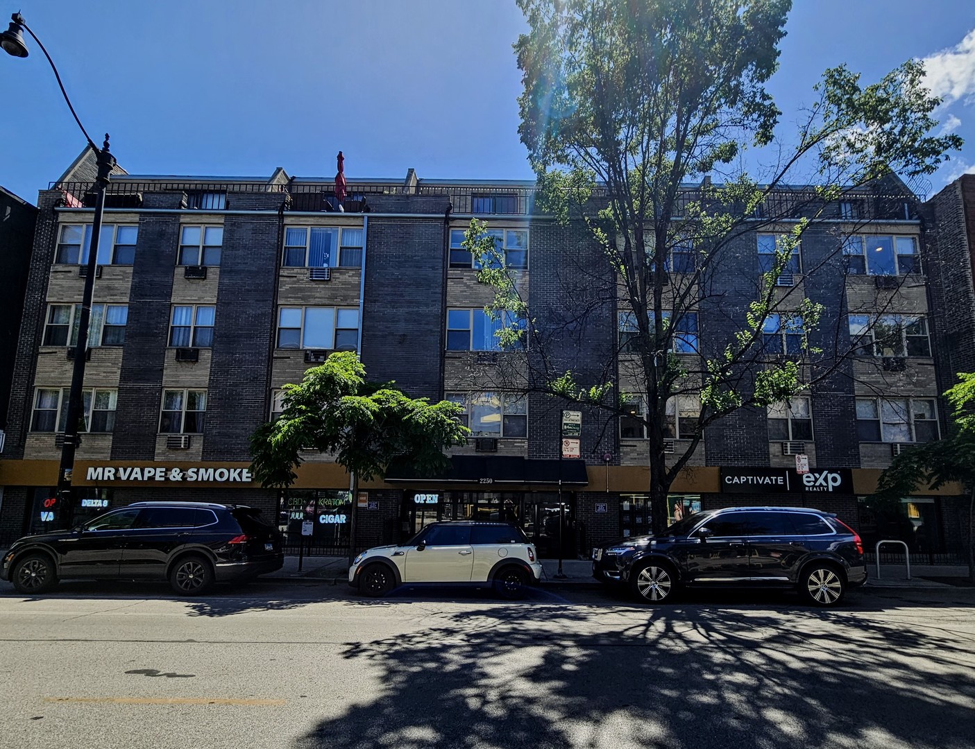 2250 N Lincoln Avenue Unit: 210
