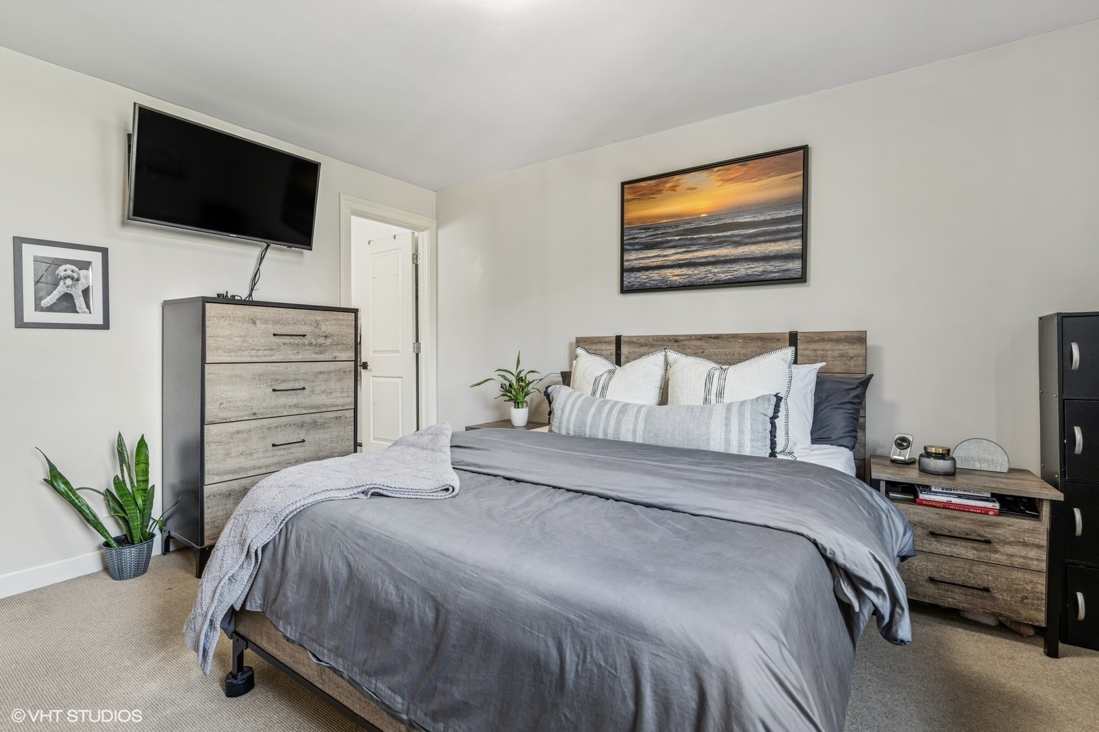 3900 N PINE GROVE Avenue Unit: 409