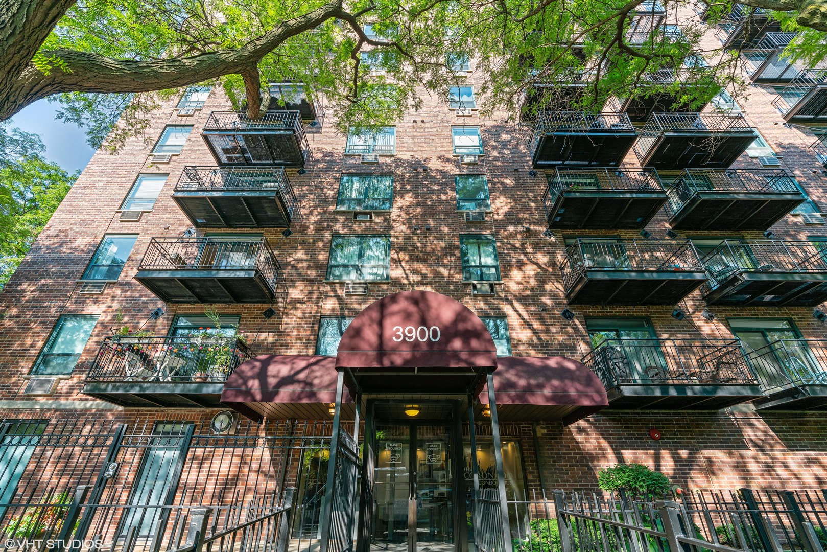 3900 N PINE GROVE Avenue Unit: 409
