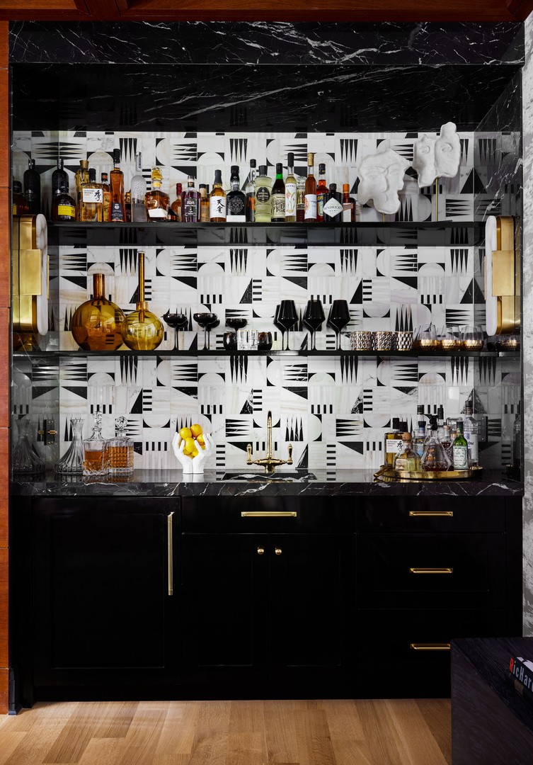 1446 W BELLE PLAINE Avenue