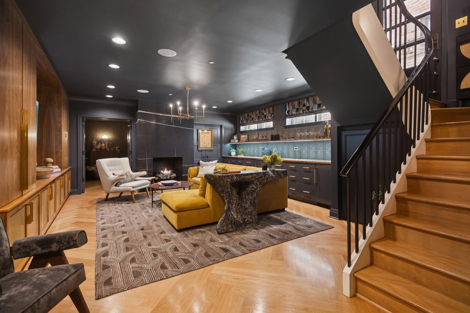 1446 W BELLE PLAINE Avenue