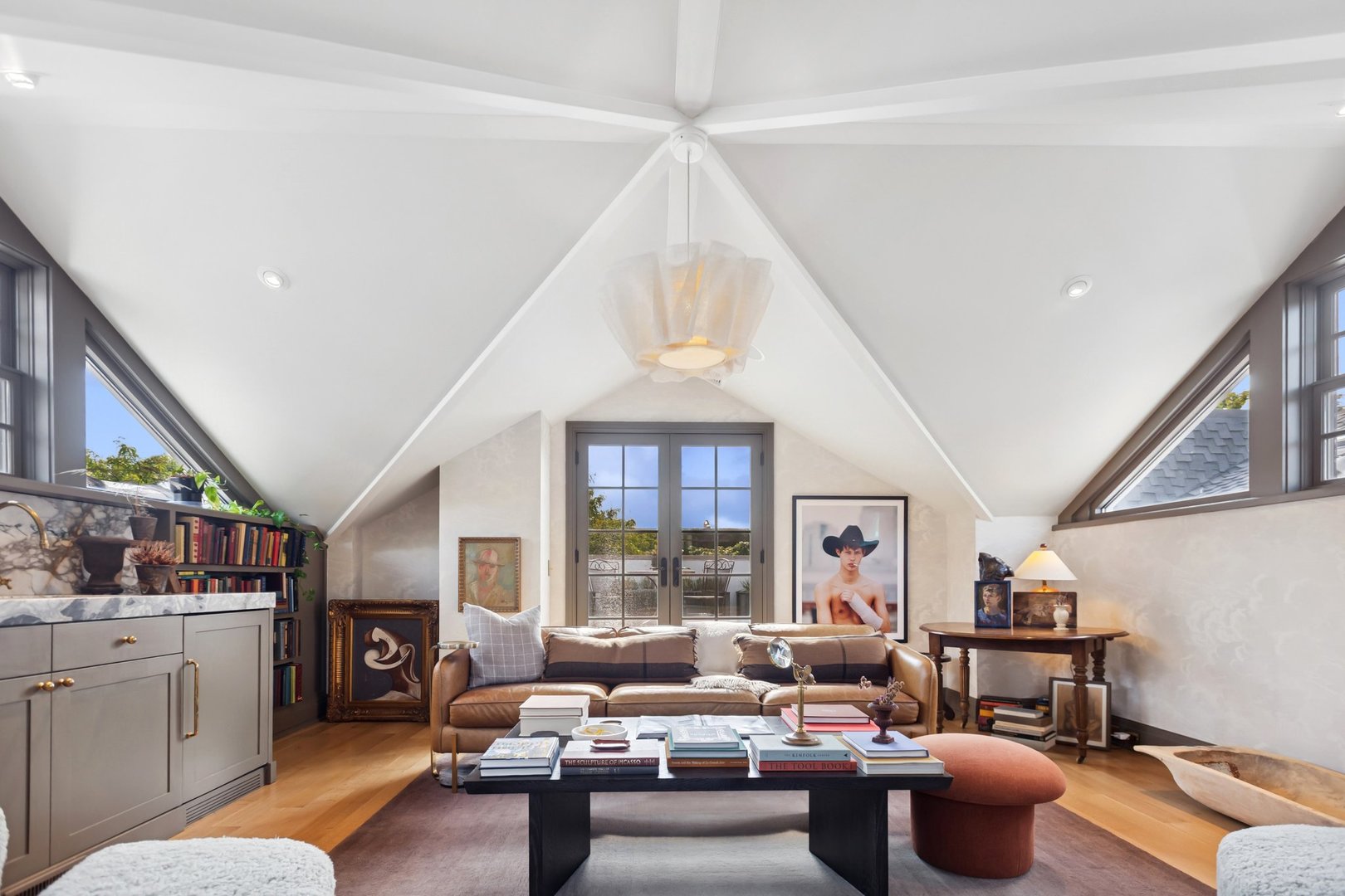 1446 W BELLE PLAINE Avenue