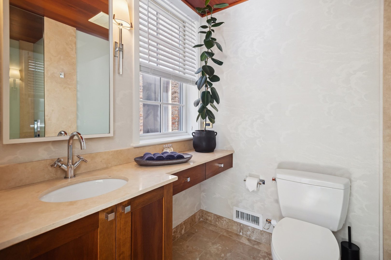 1446 W BELLE PLAINE Avenue