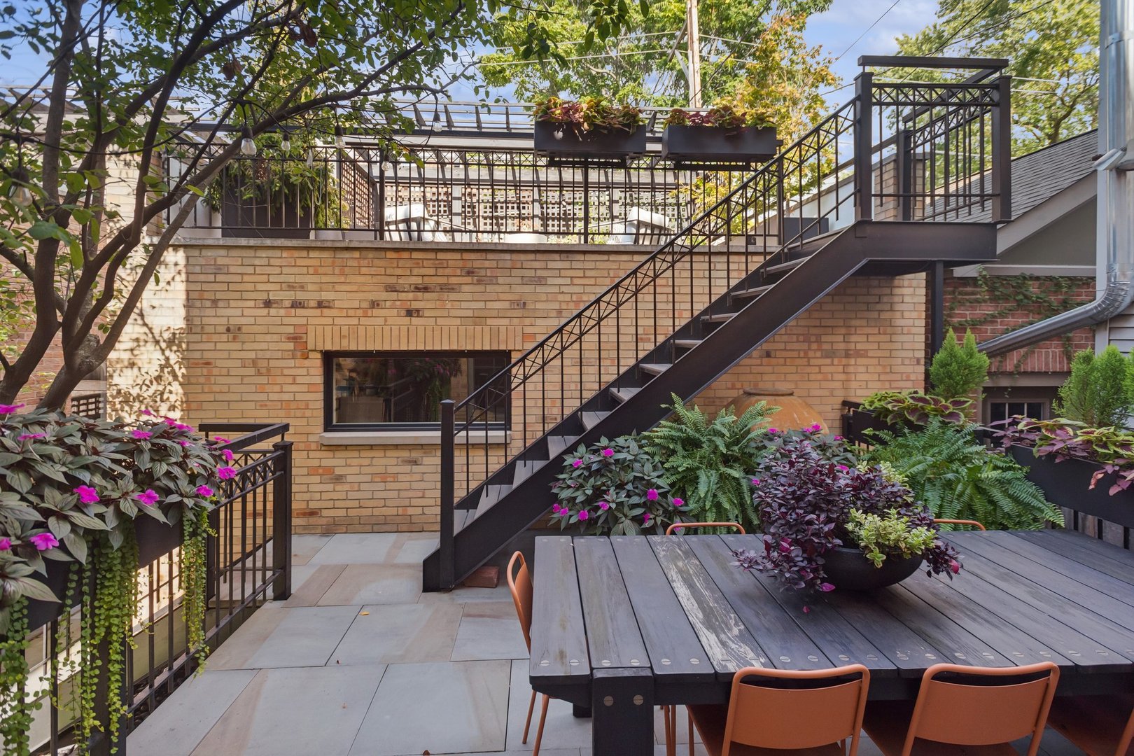 1446 W BELLE PLAINE Avenue