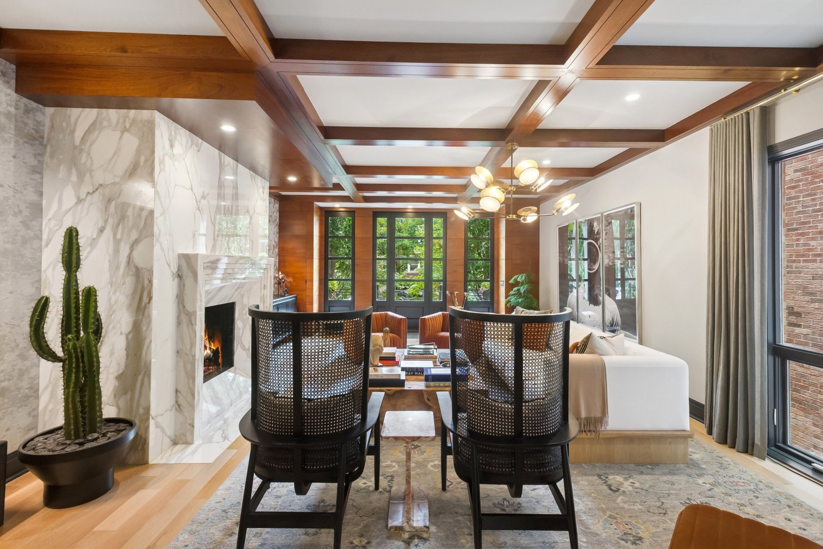 1446 W BELLE PLAINE Avenue