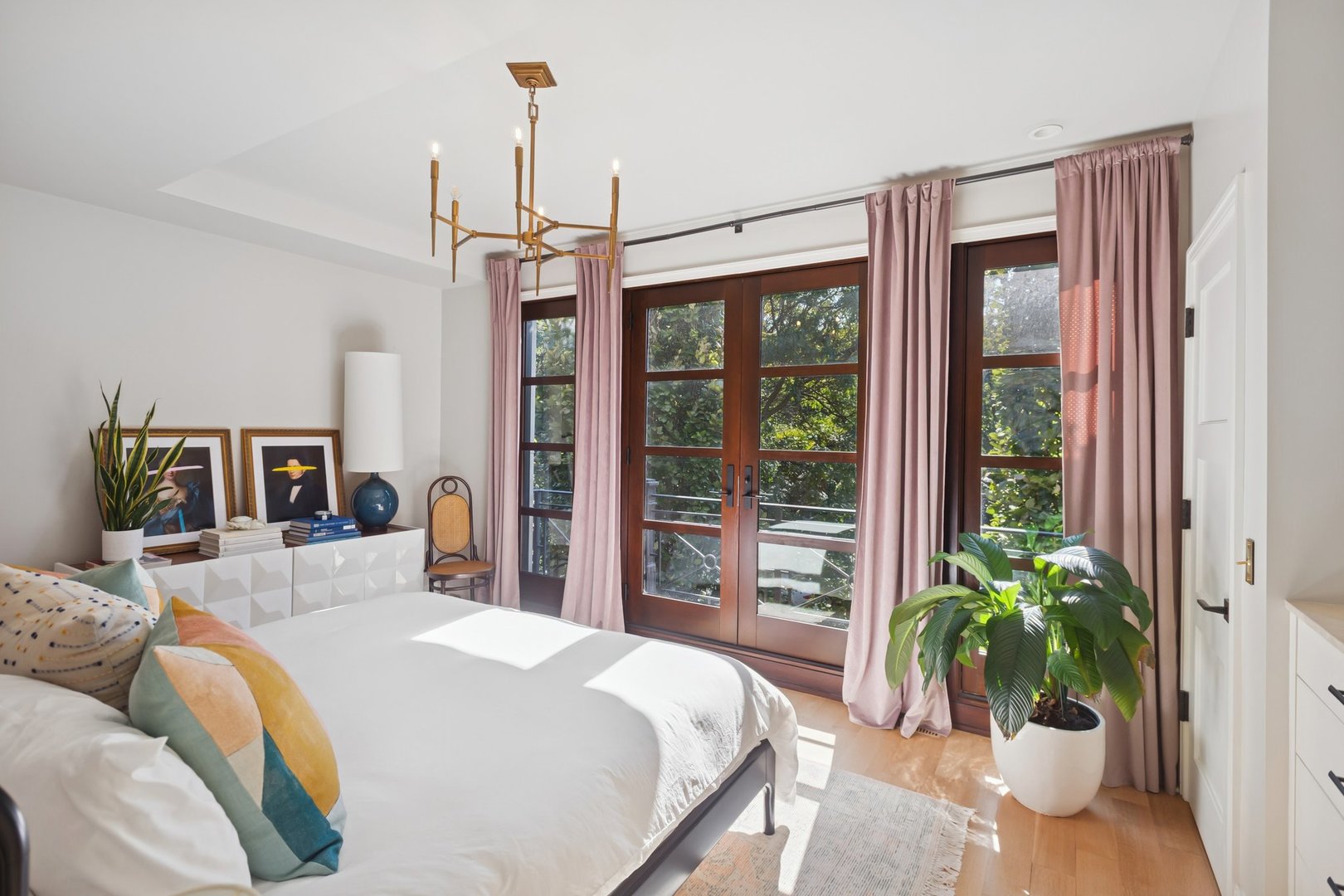 1446 W BELLE PLAINE Avenue