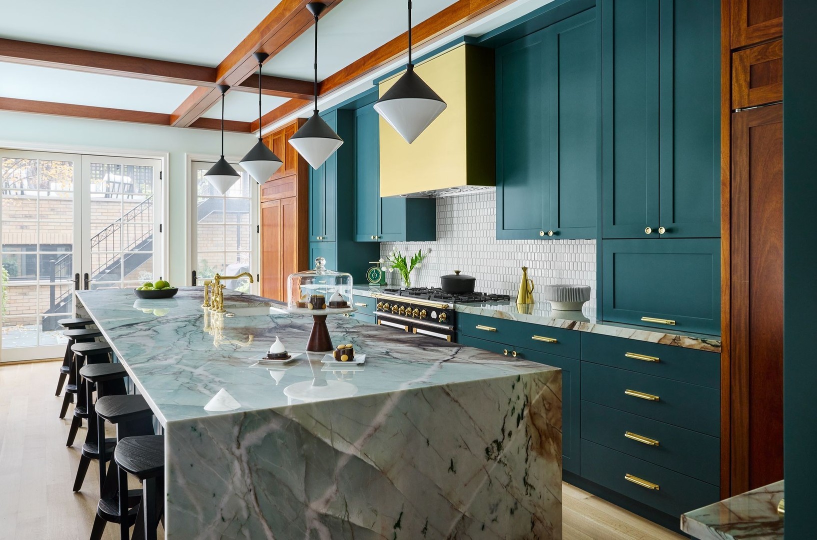 1446 W BELLE PLAINE Avenue