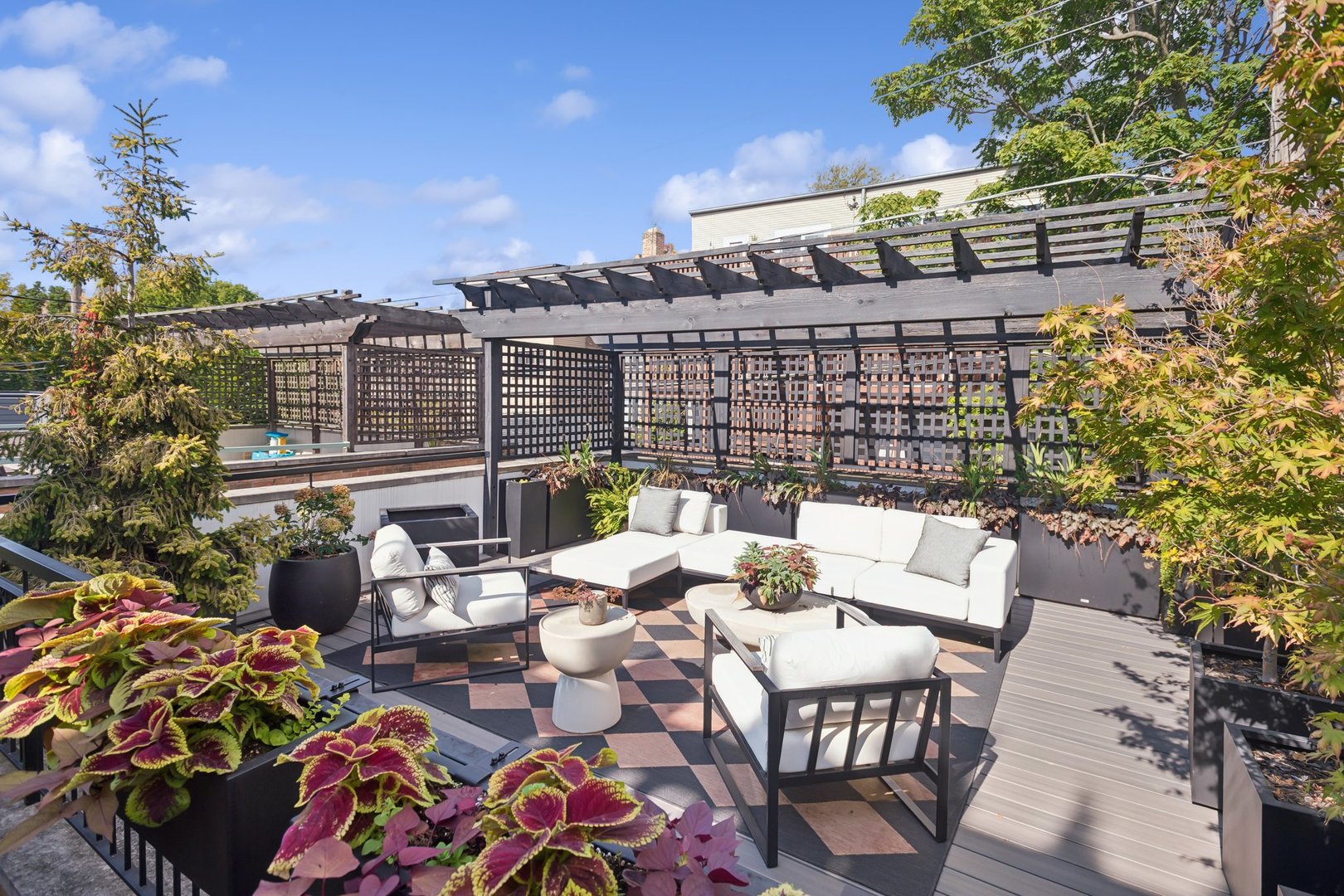 1446 W BELLE PLAINE Avenue