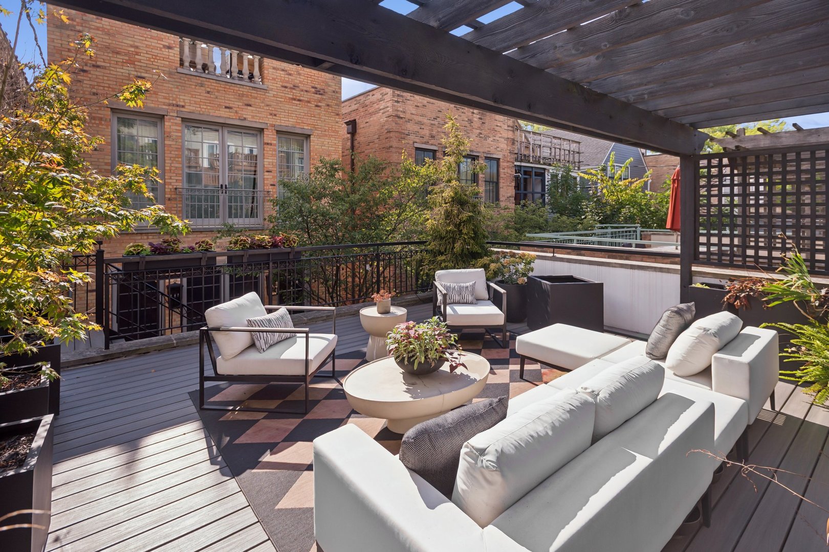 1446 W BELLE PLAINE Avenue