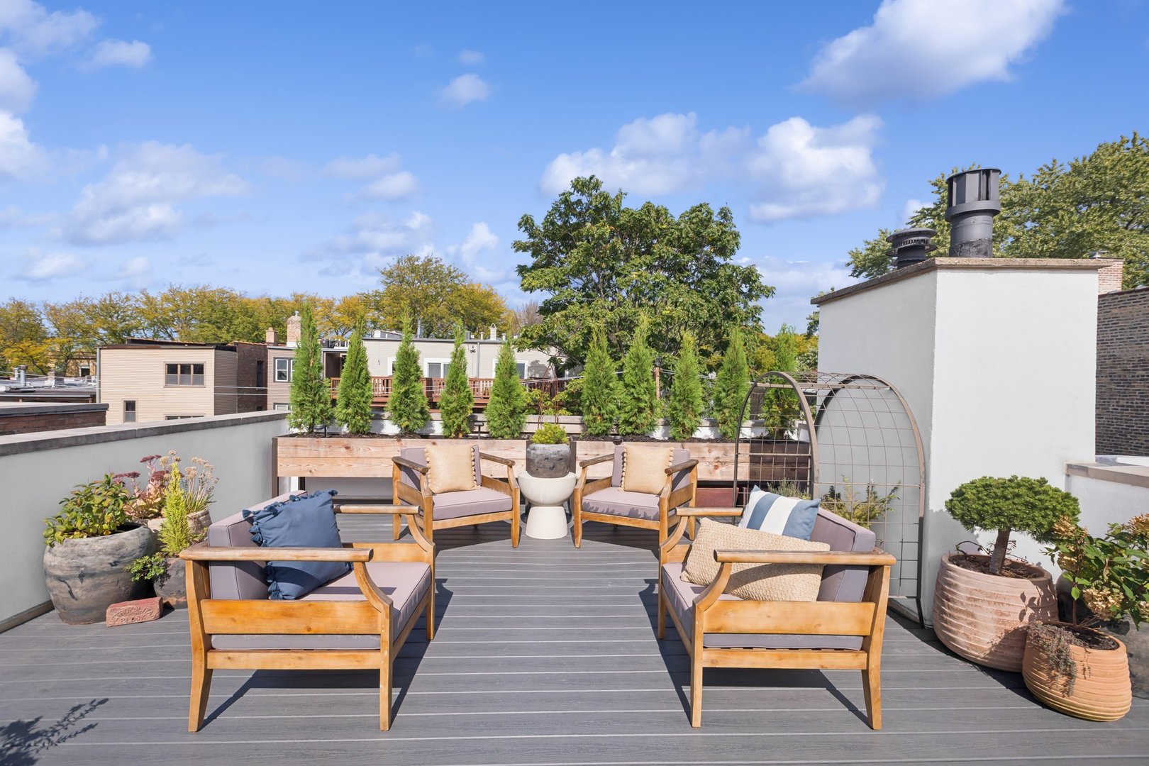 1446 W BELLE PLAINE Avenue