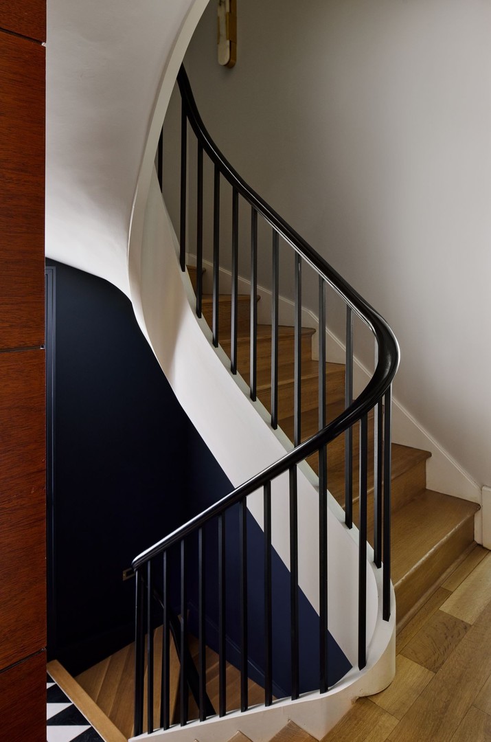 1446 W BELLE PLAINE Avenue