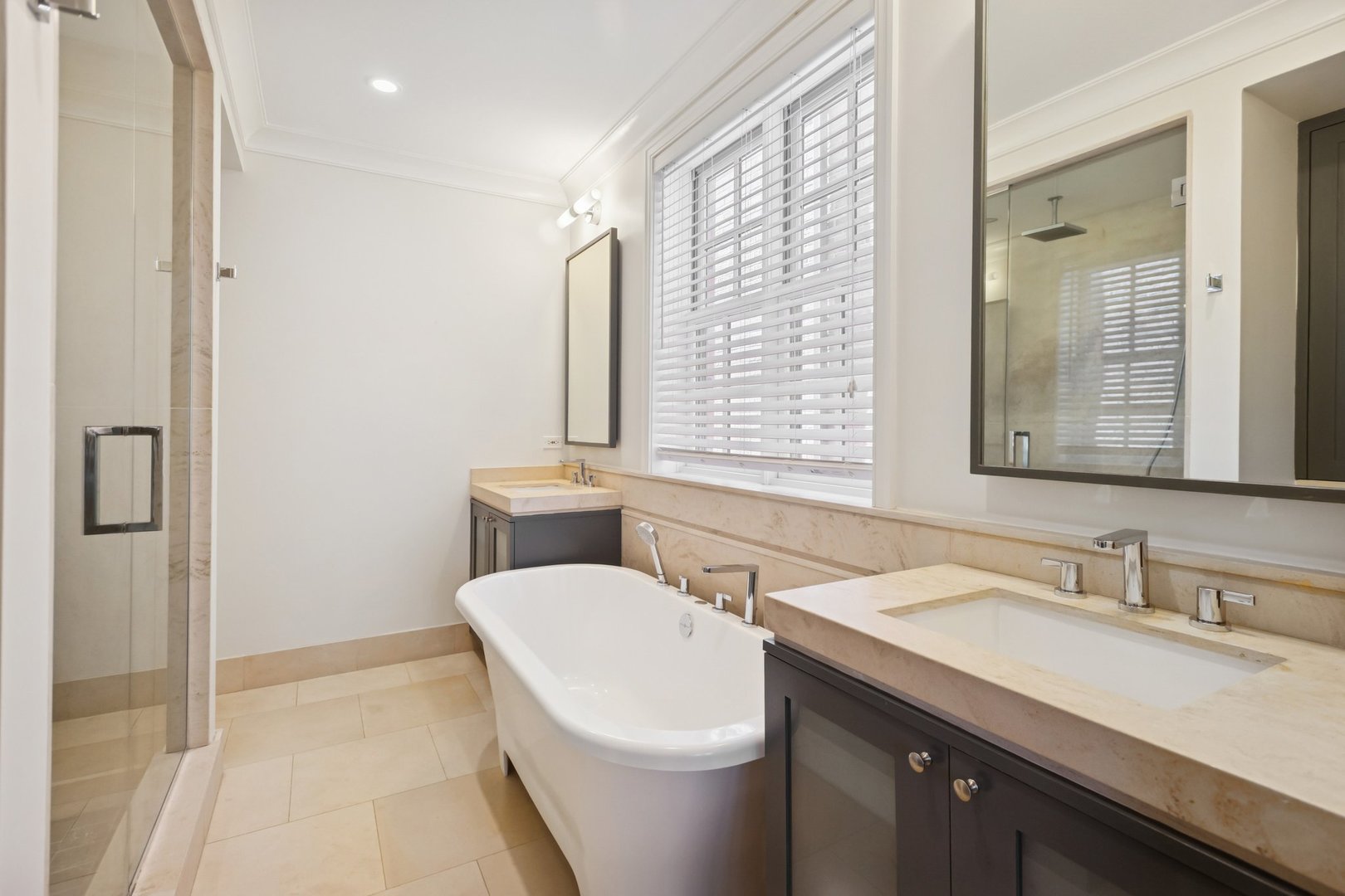 1446 W BELLE PLAINE Avenue