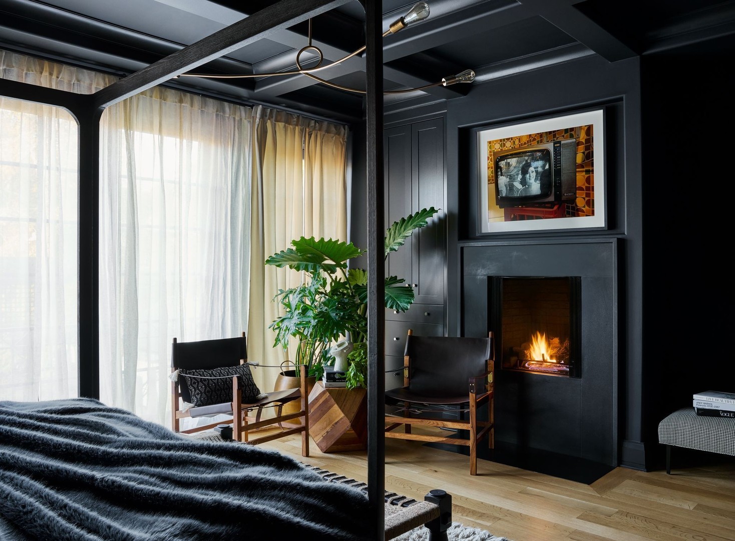 1446 W BELLE PLAINE Avenue