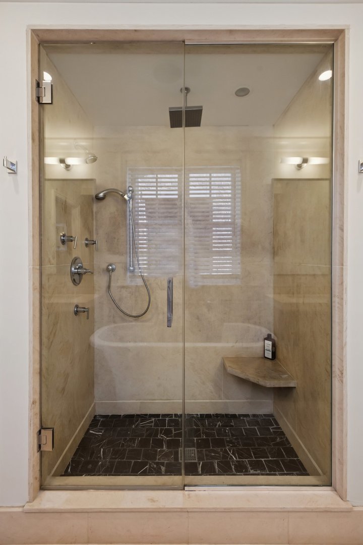 1446 W BELLE PLAINE Avenue