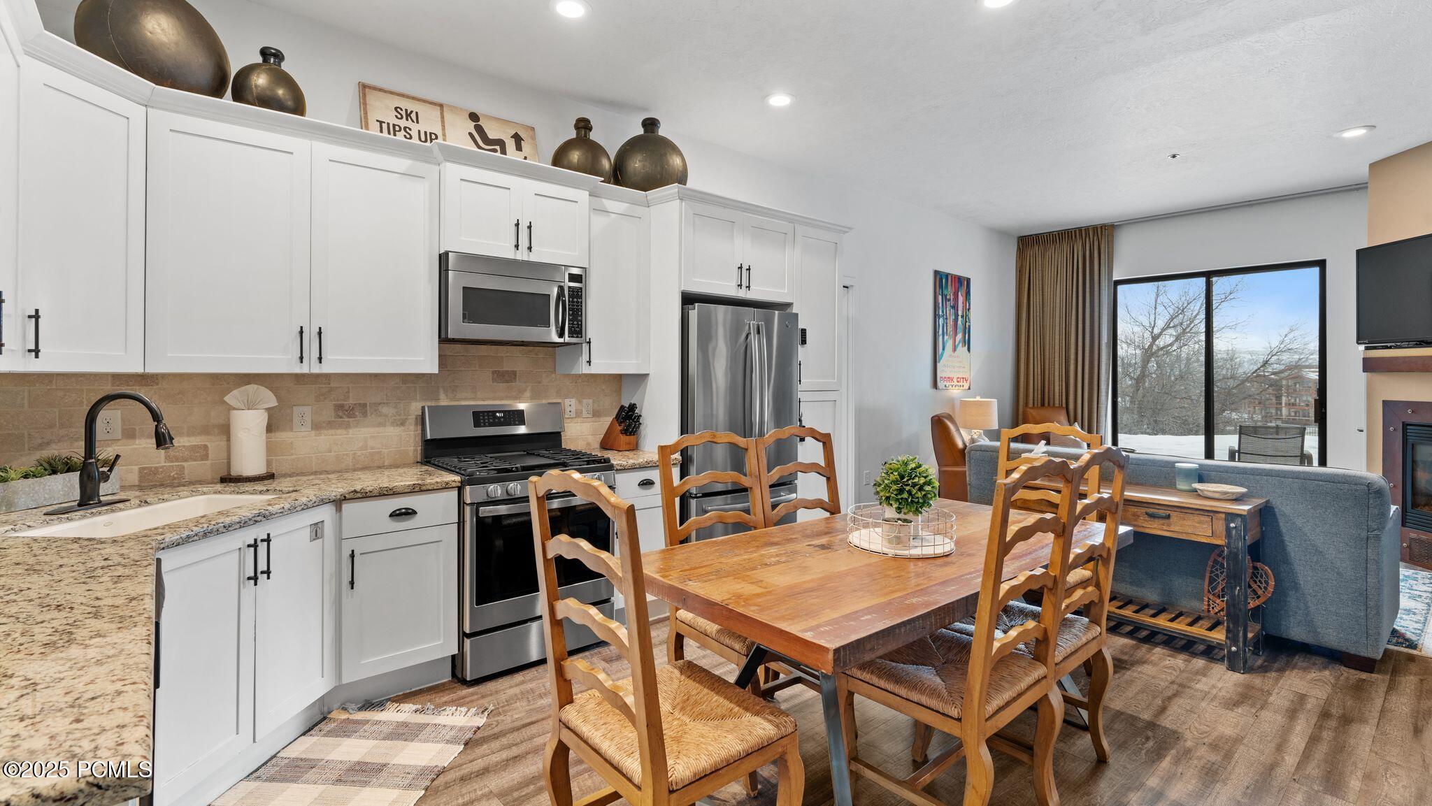 1364 W Stillwater Drive, # R1052