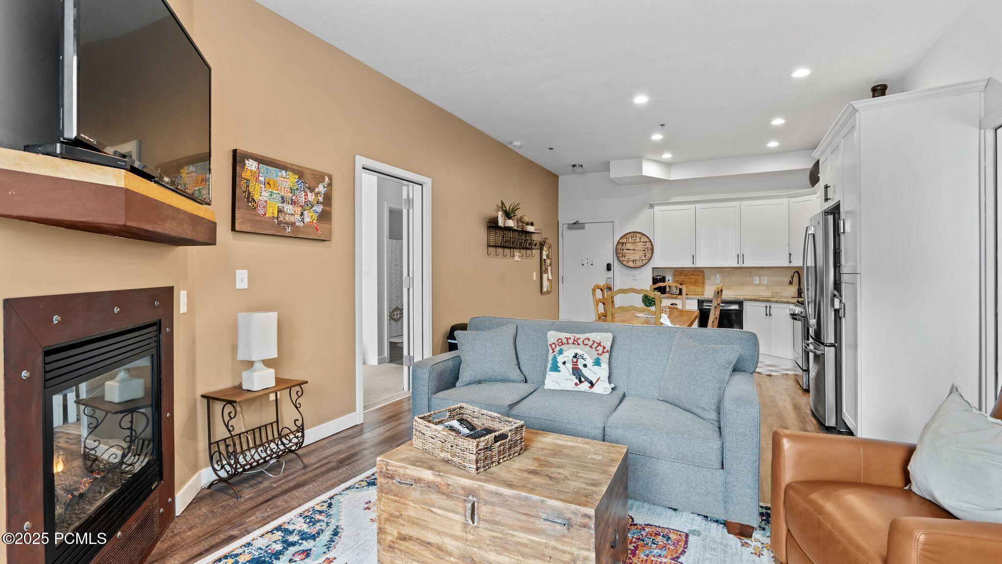 1364 W Stillwater Drive, # R1052