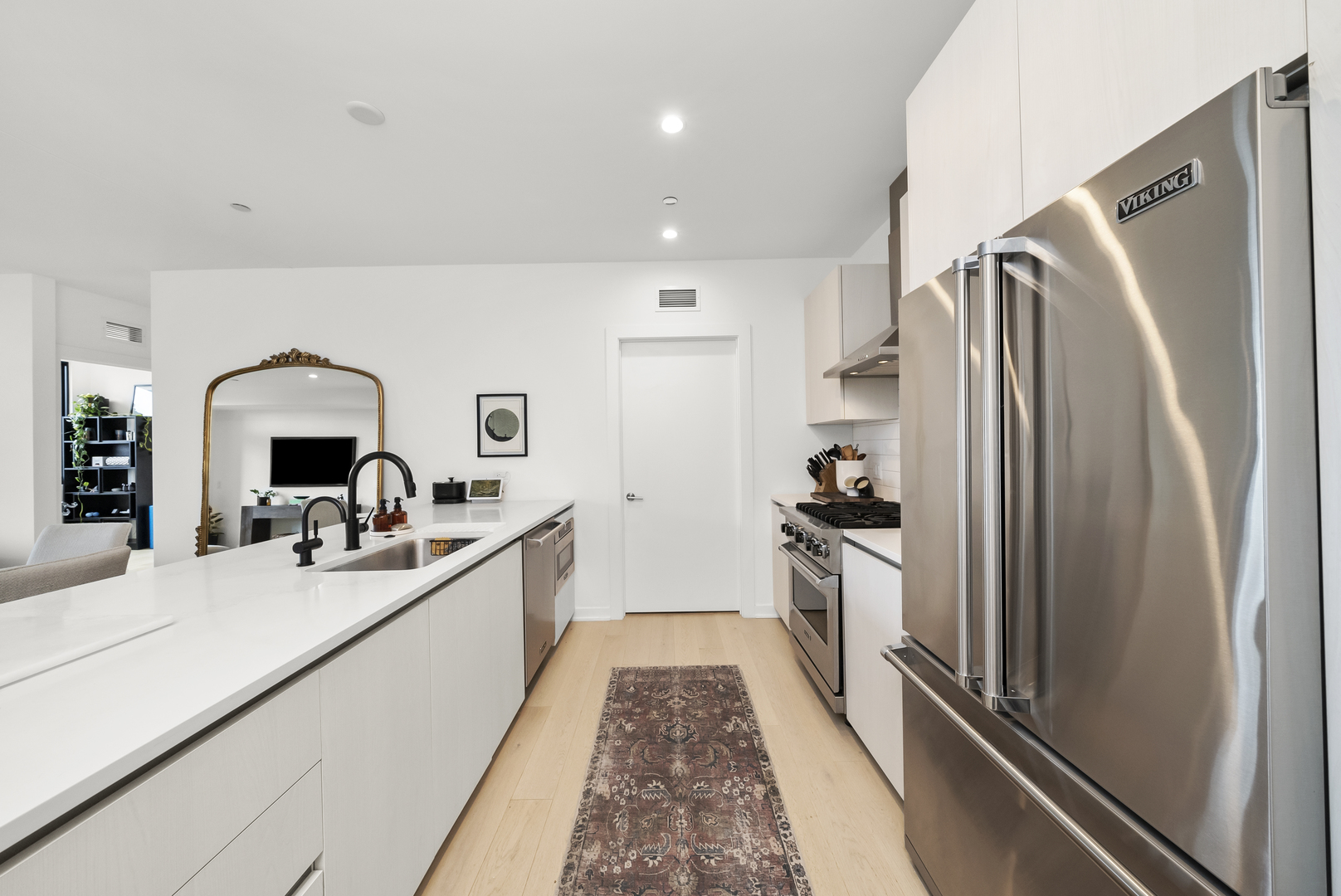 1648 W Division Street Unit: 407