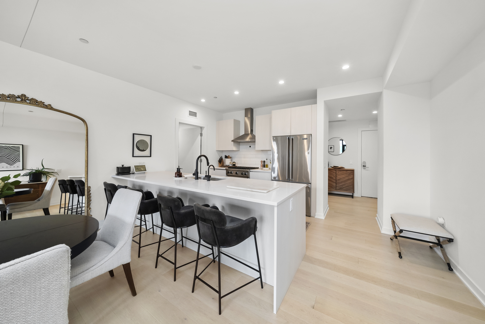 1648 W Division Street Unit: 407