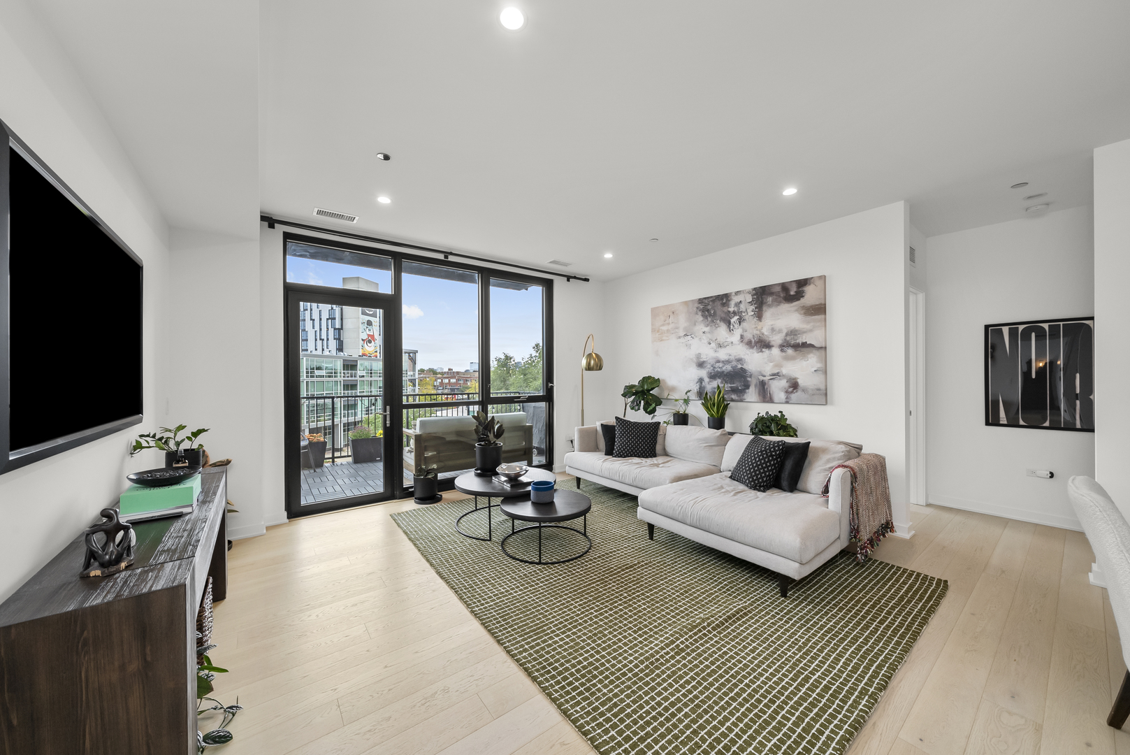 1648 W Division Street Unit: 407