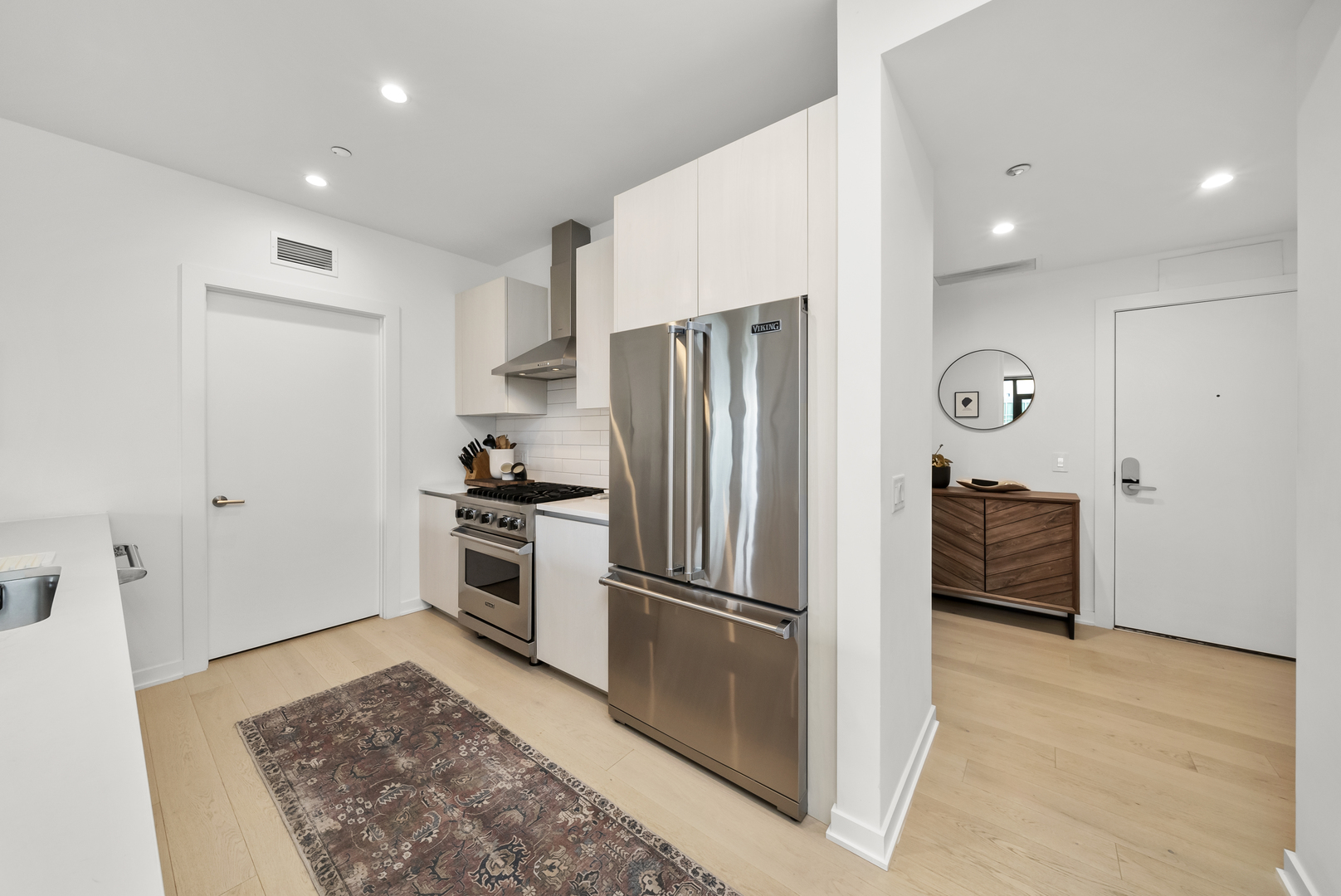 1648 W Division Street Unit: 407