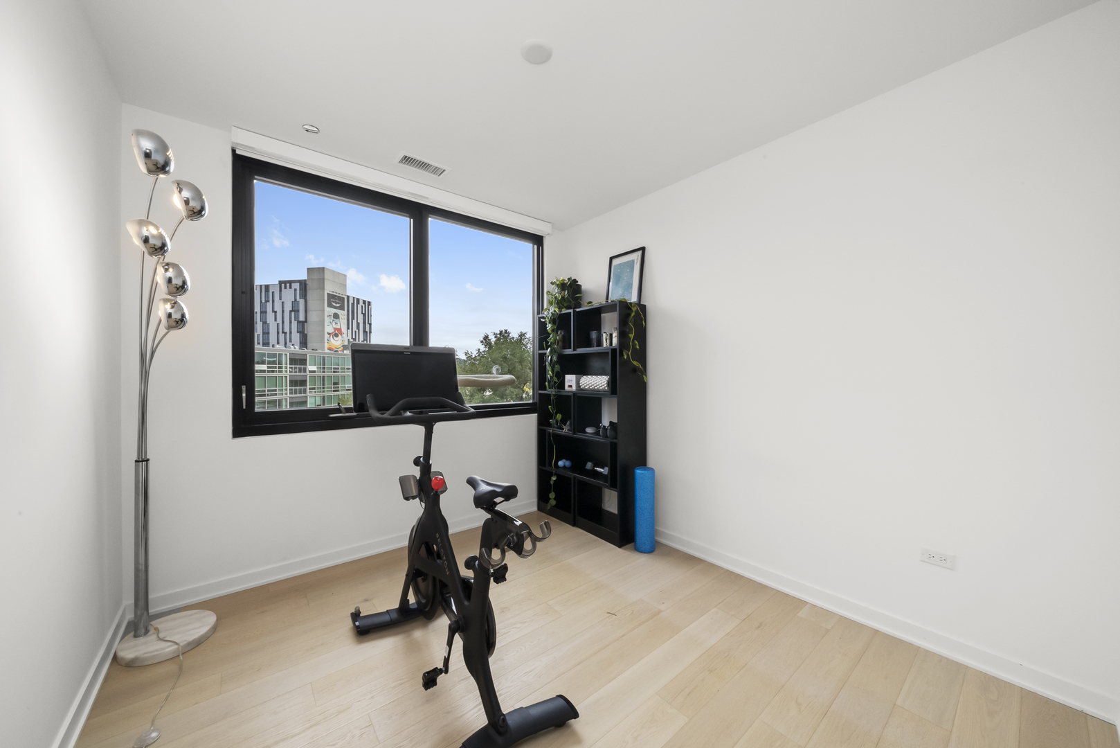 1648 W Division Street Unit: 407