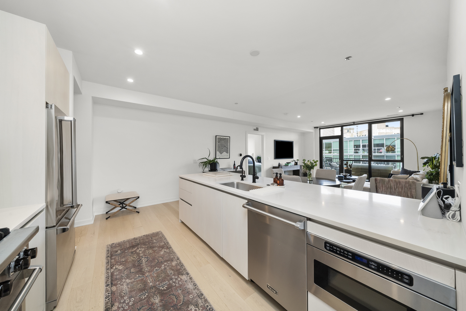 1648 W Division Street Unit: 407