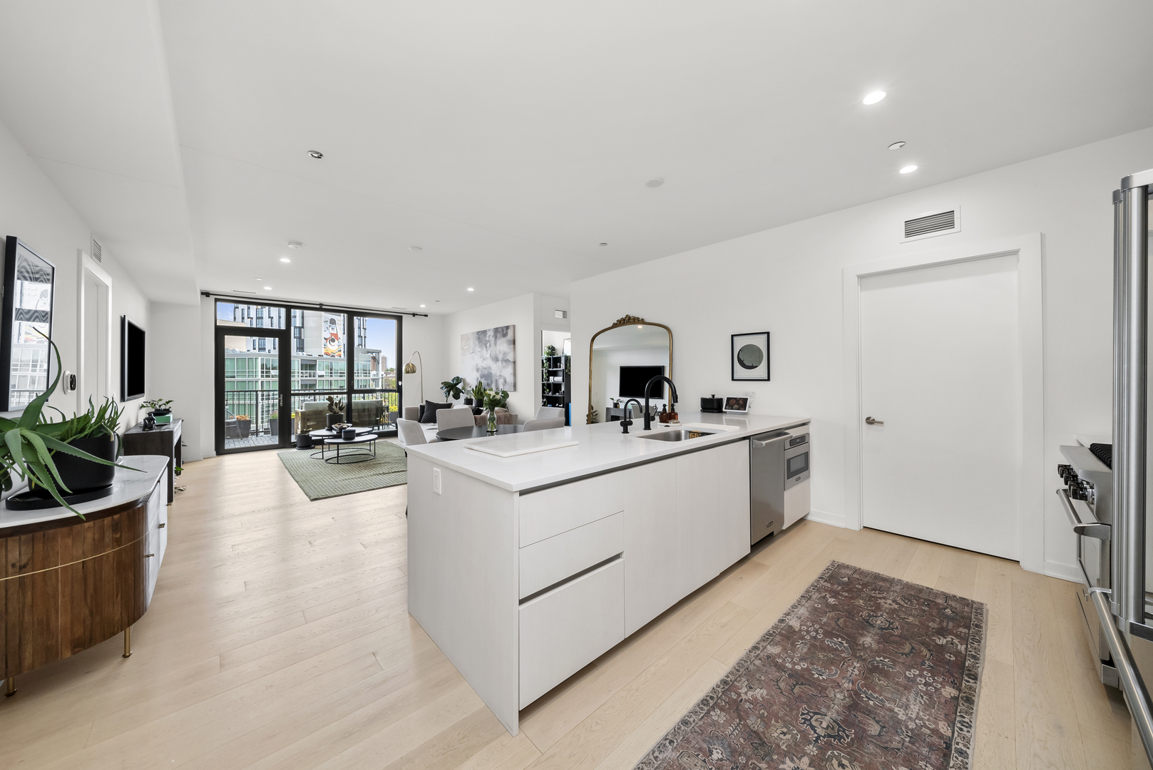 1648 W Division Street Unit: 407