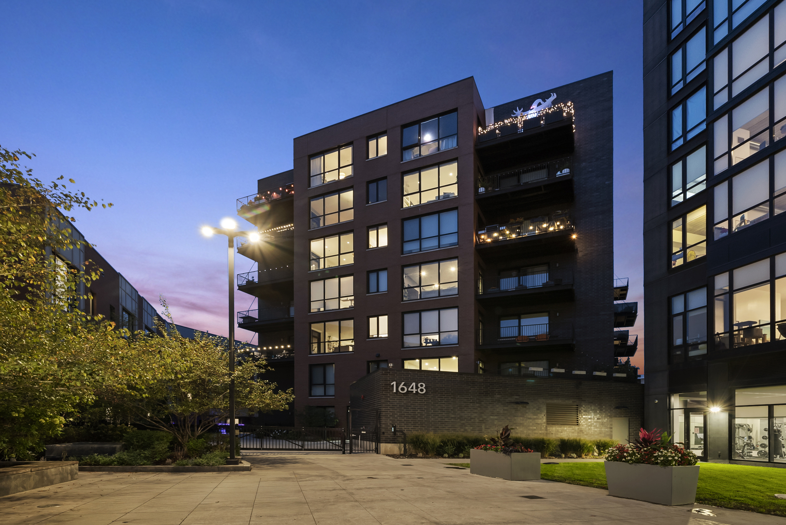 1648 W Division Street Unit: 407