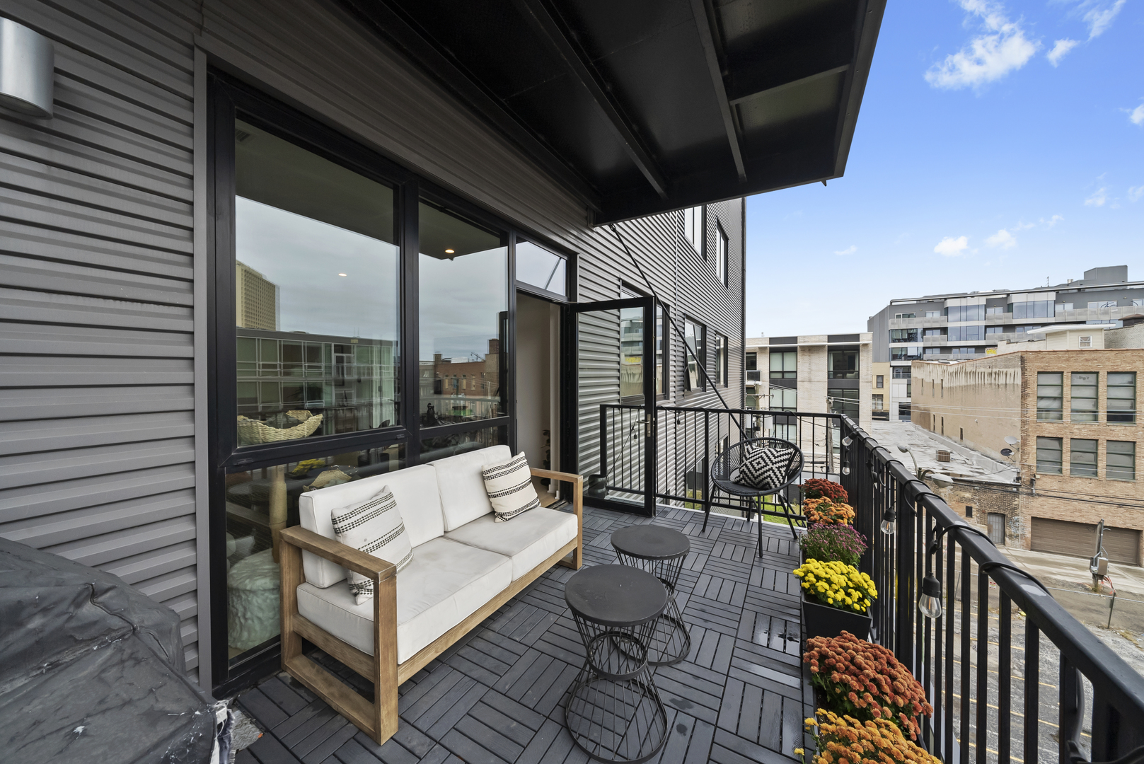 1648 W Division Street Unit: 407