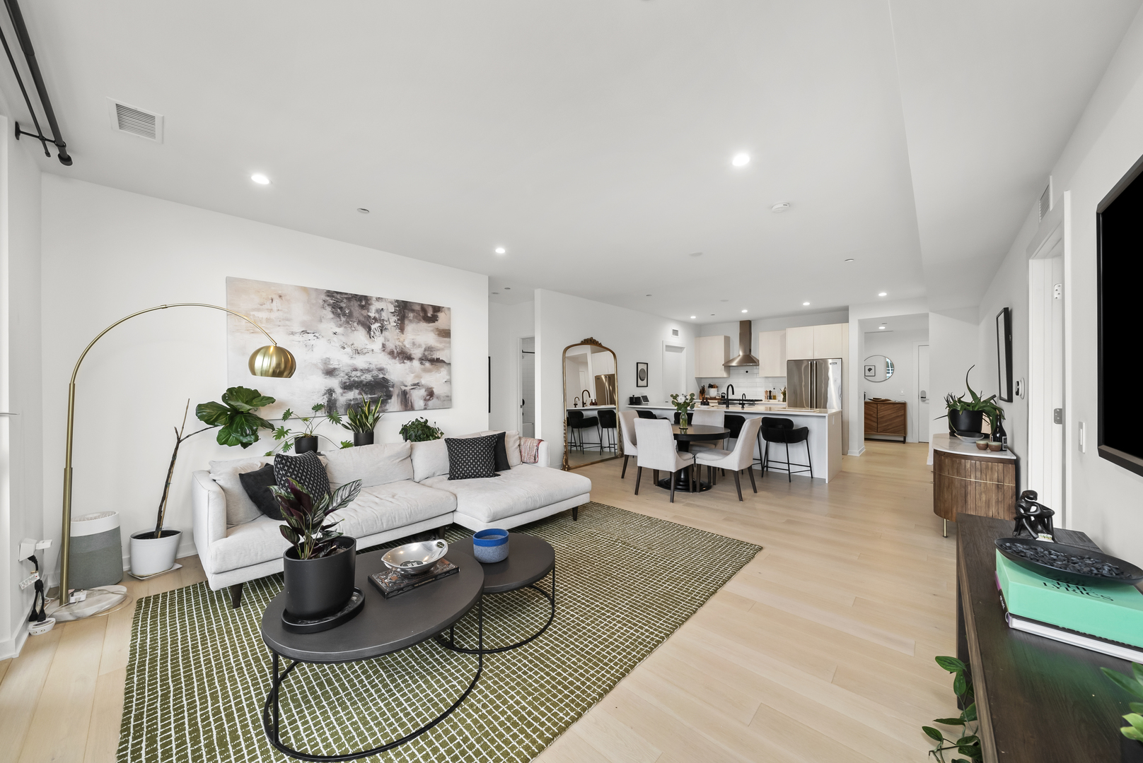 1648 W Division Street Unit: 407