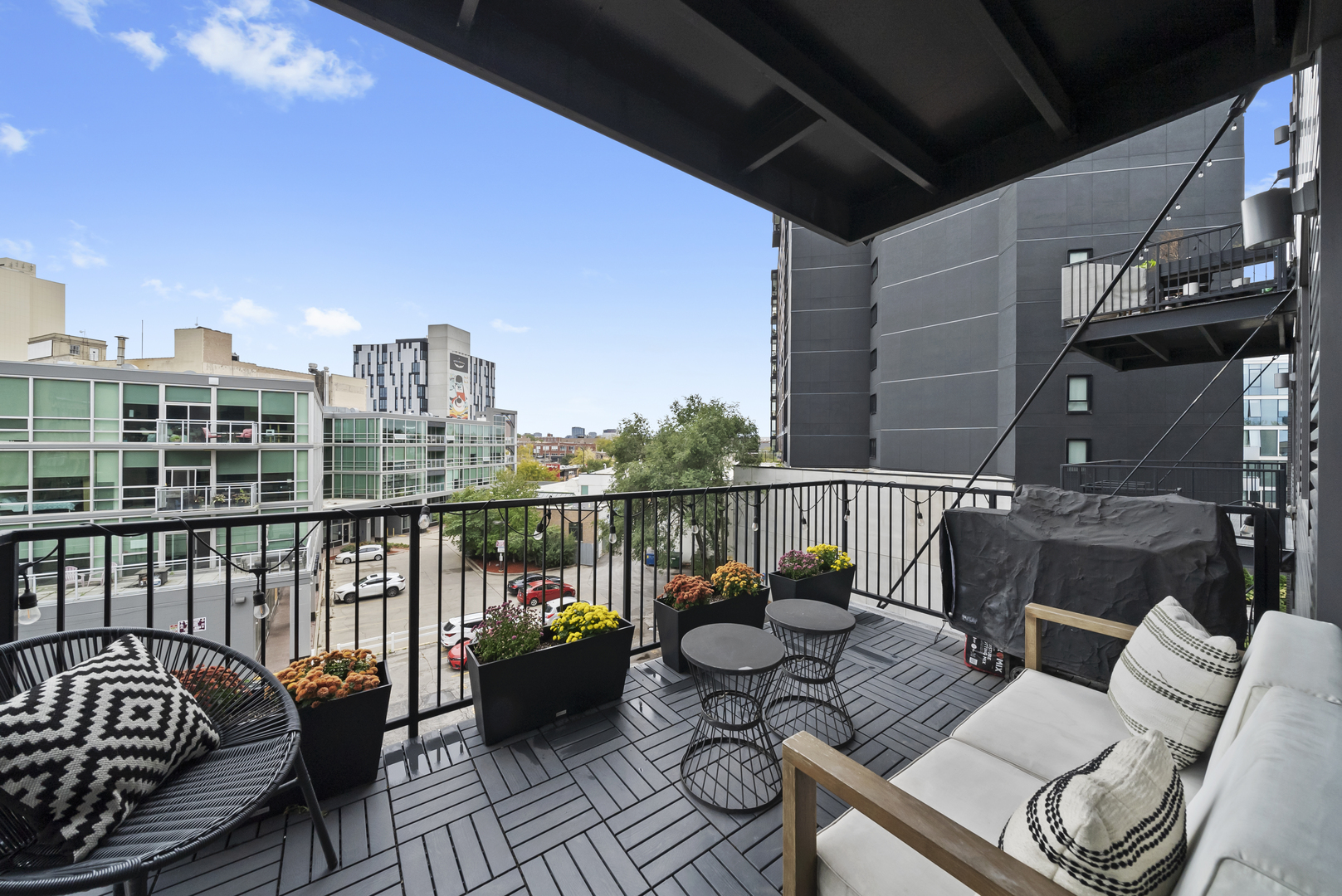 1648 W Division Street Unit: 407