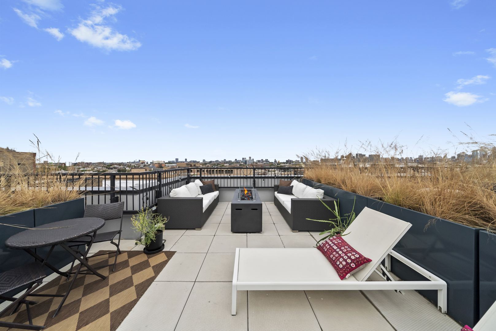 1648 W Division Street Unit: 407