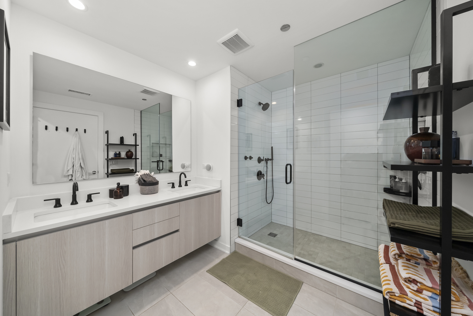 1648 W Division Street Unit: 407