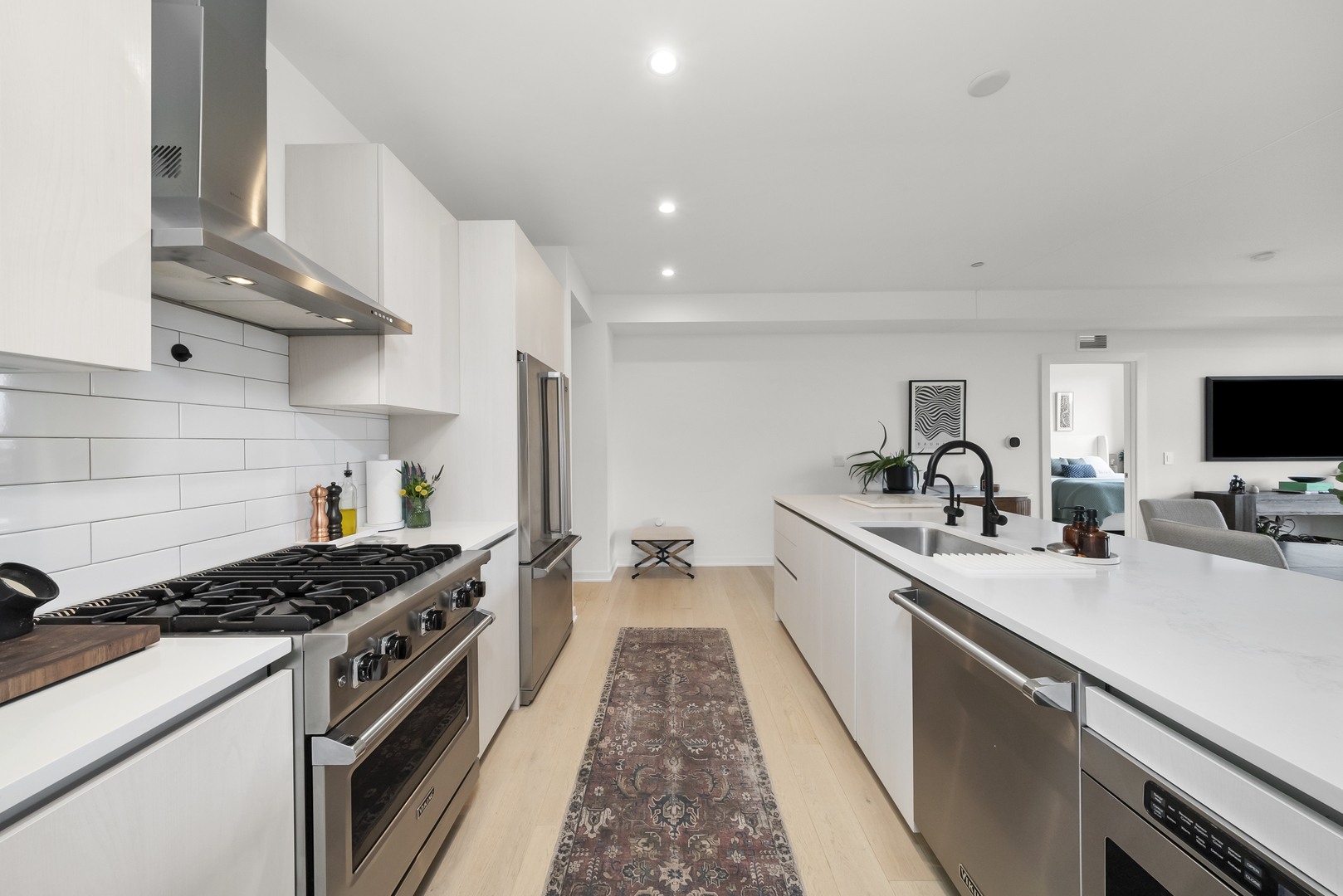 1648 W Division Street Unit: 407