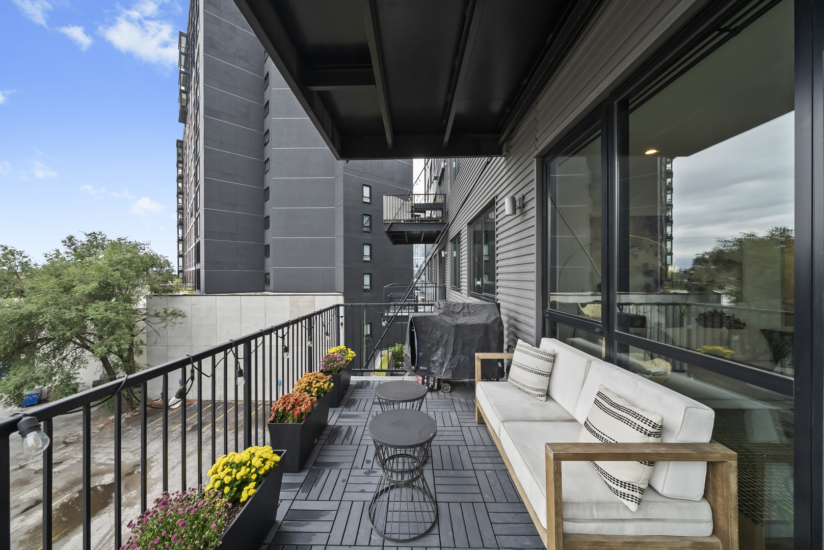 1648 W Division Street Unit: 407