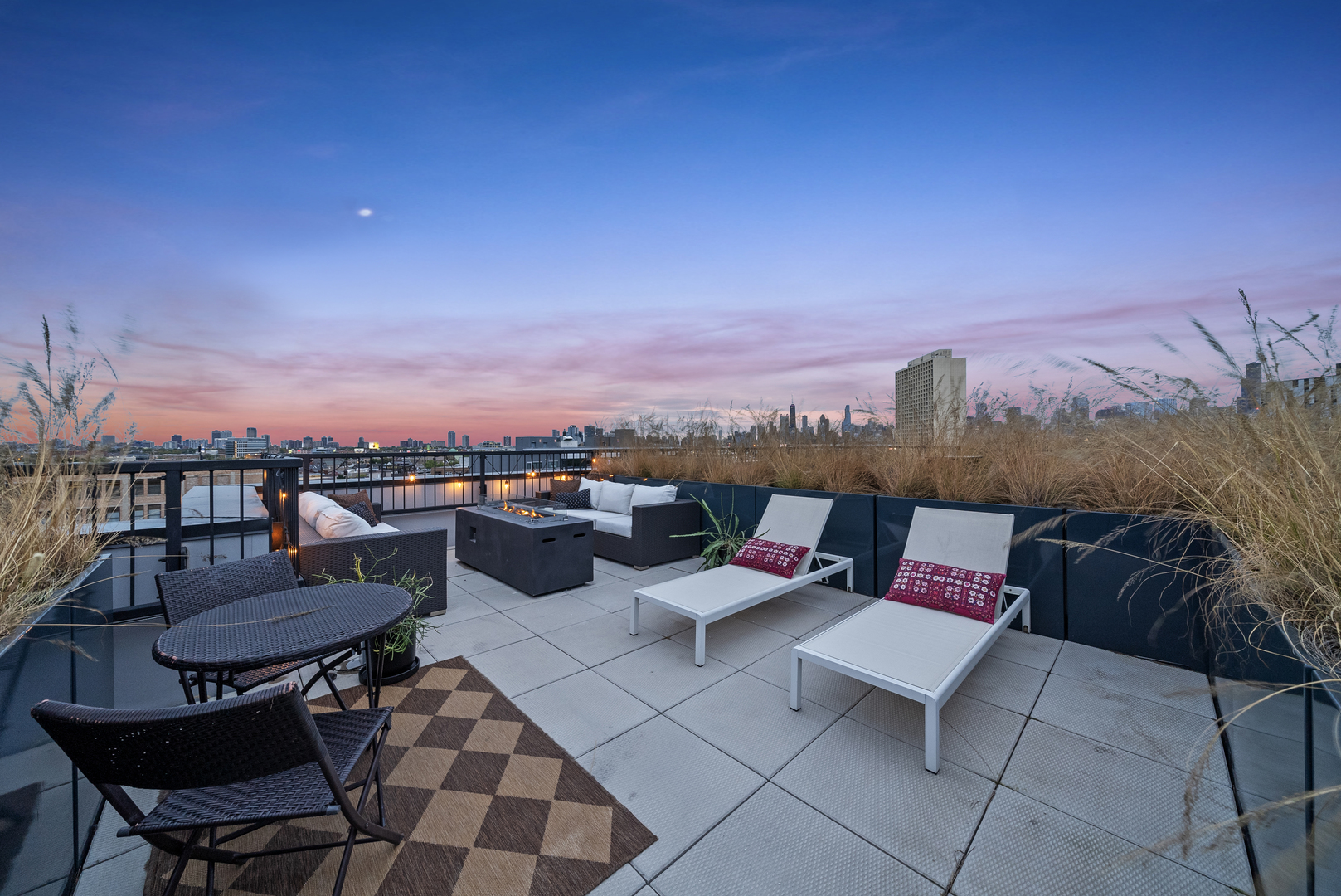 1648 W Division Street Unit: 407