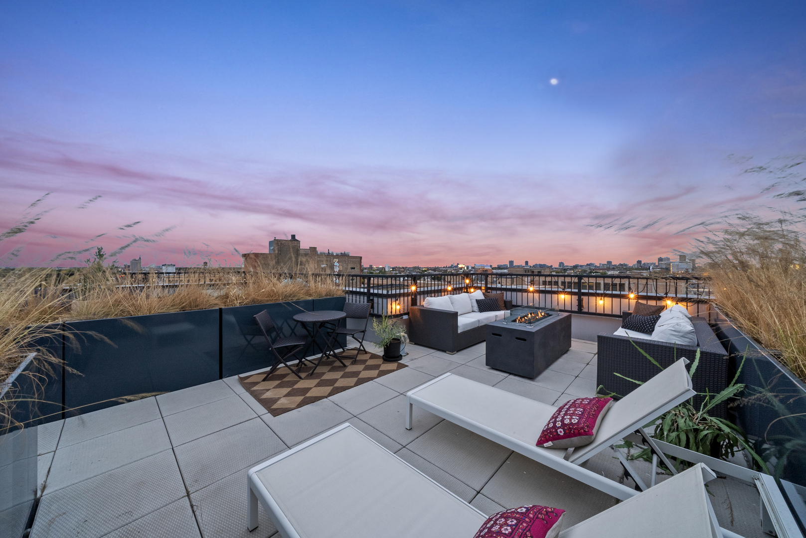 1648 W Division Street Unit: 407