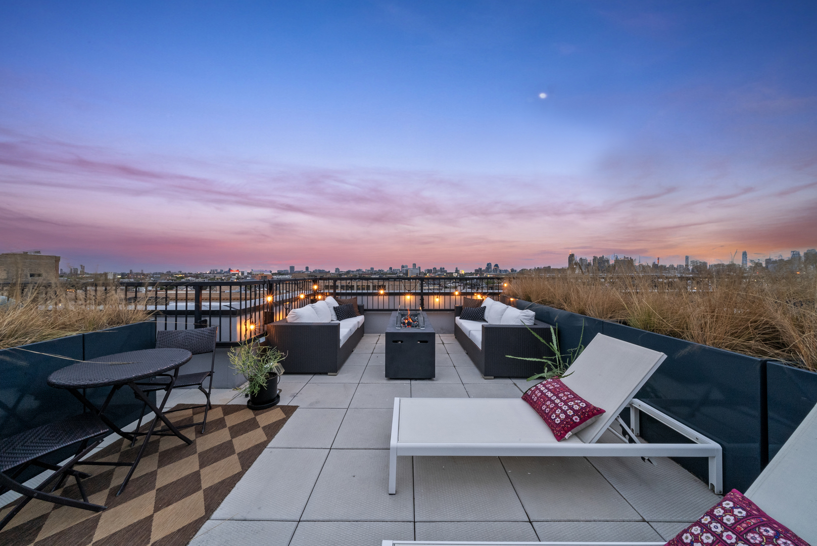 1648 W Division Street Unit: 407