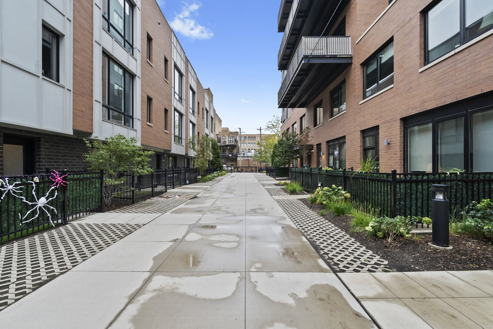 1648 W Division Street Unit: 407