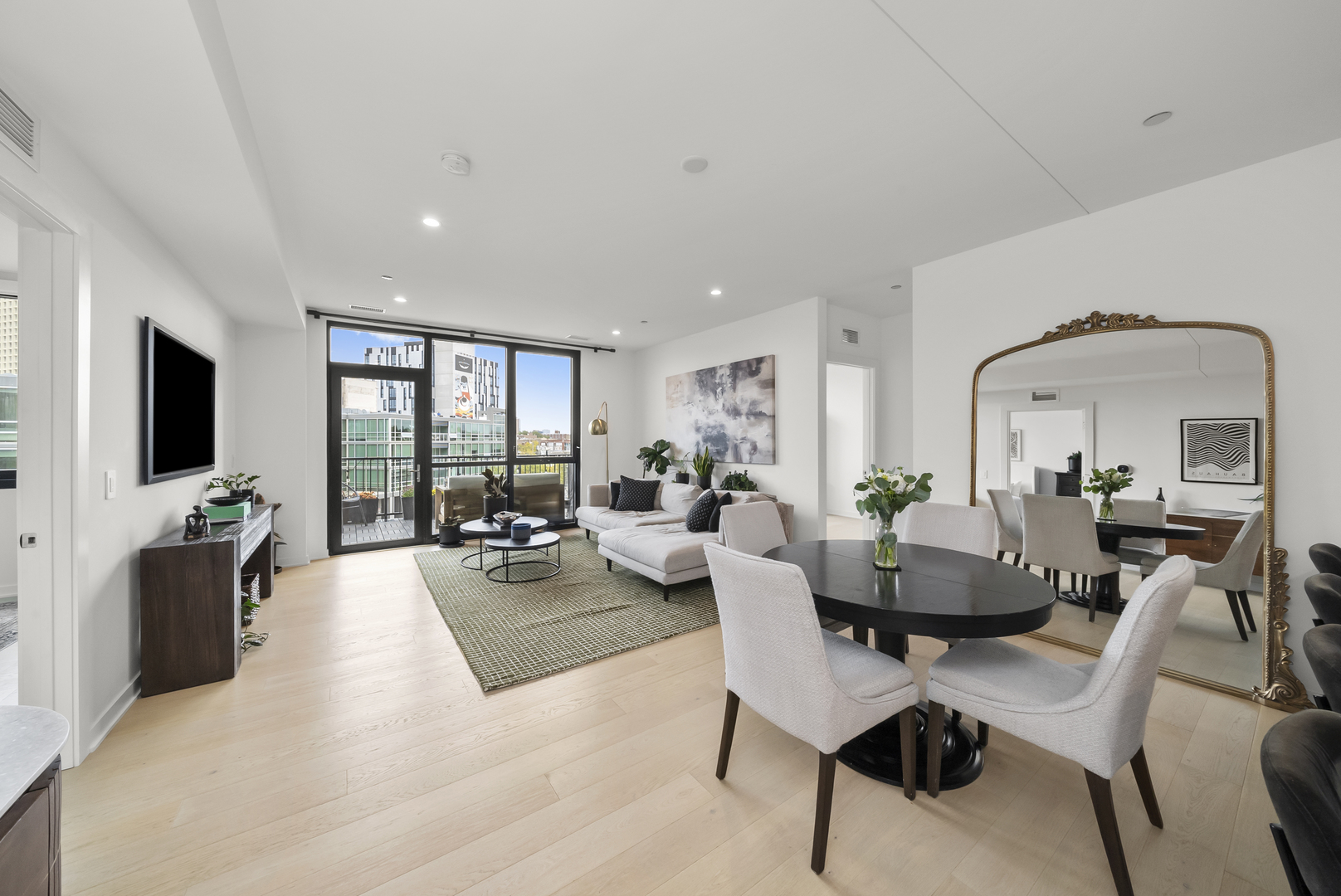 1648 W Division Street Unit: 407