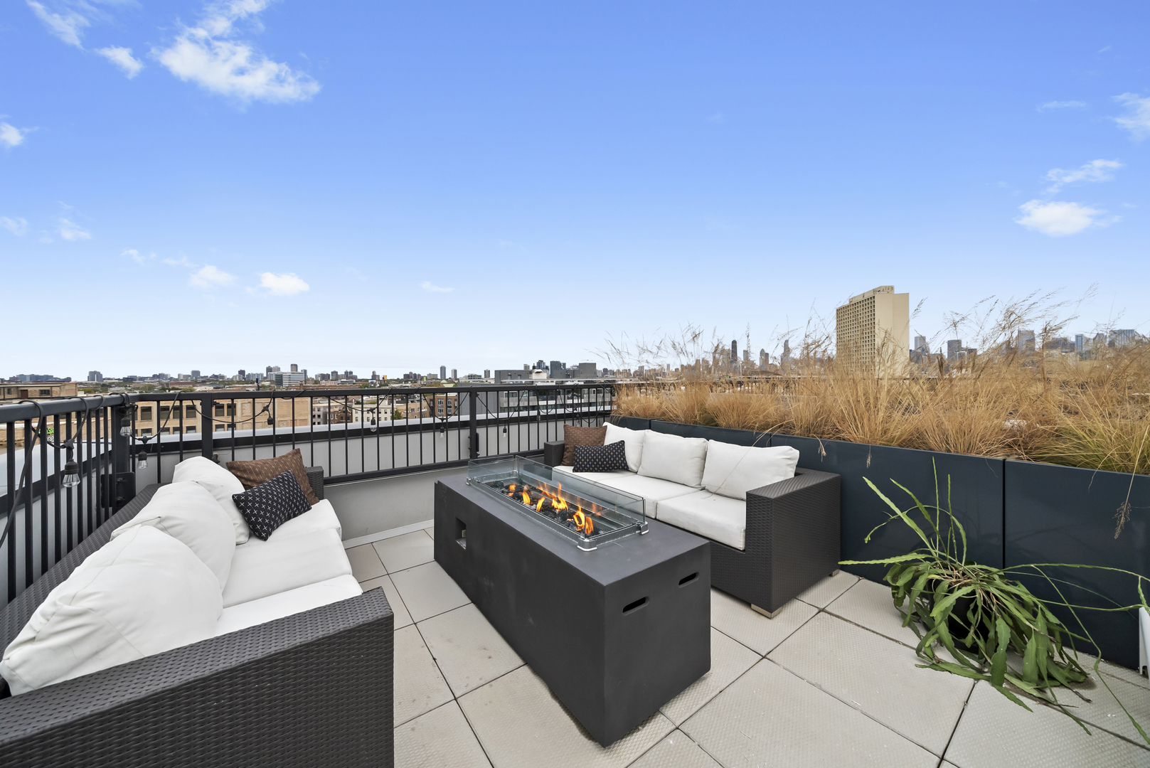 1648 W Division Street Unit: 407