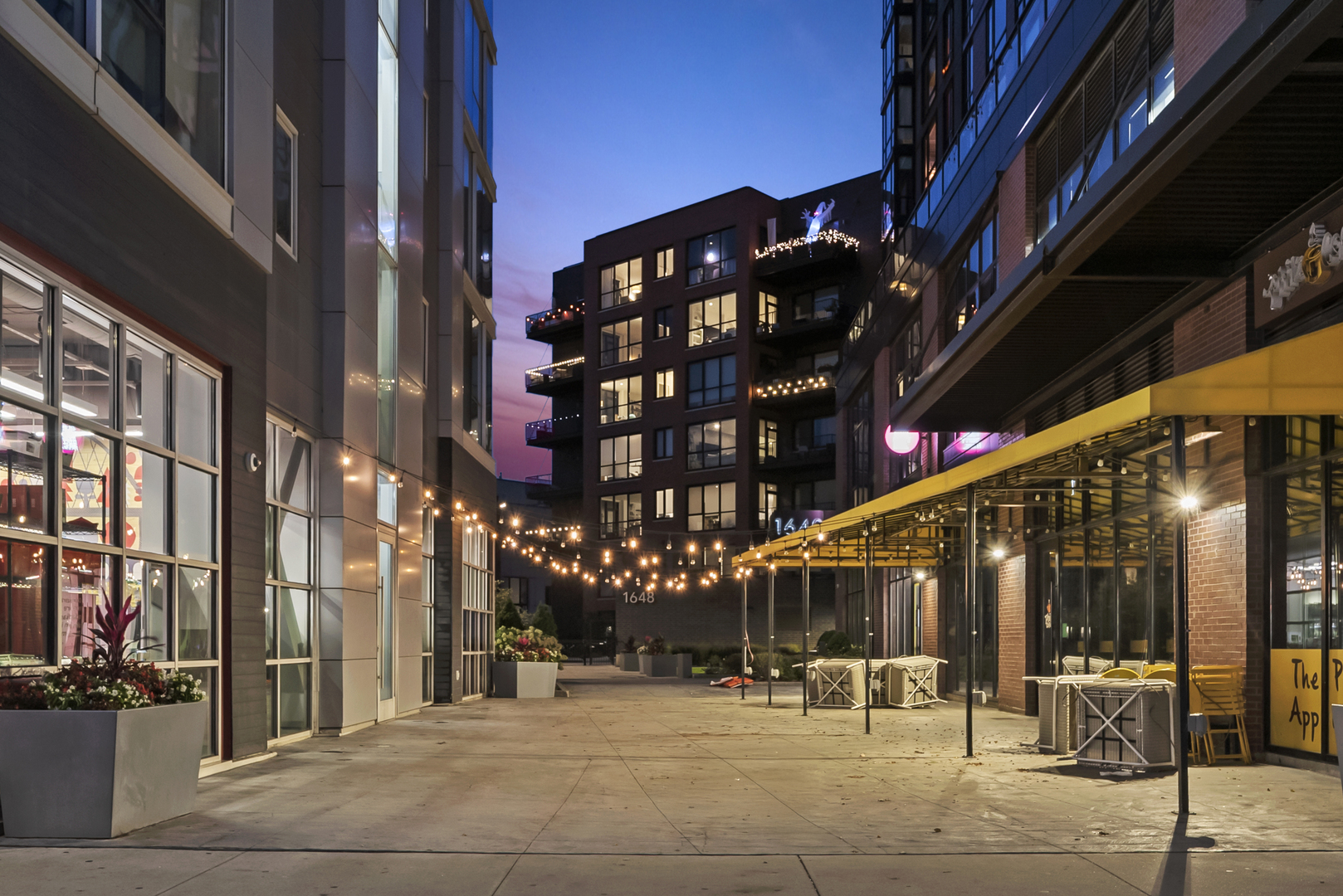 1648 W Division Street Unit: 407