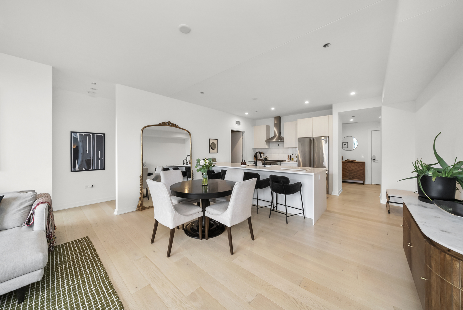 1648 W Division Street Unit: 407