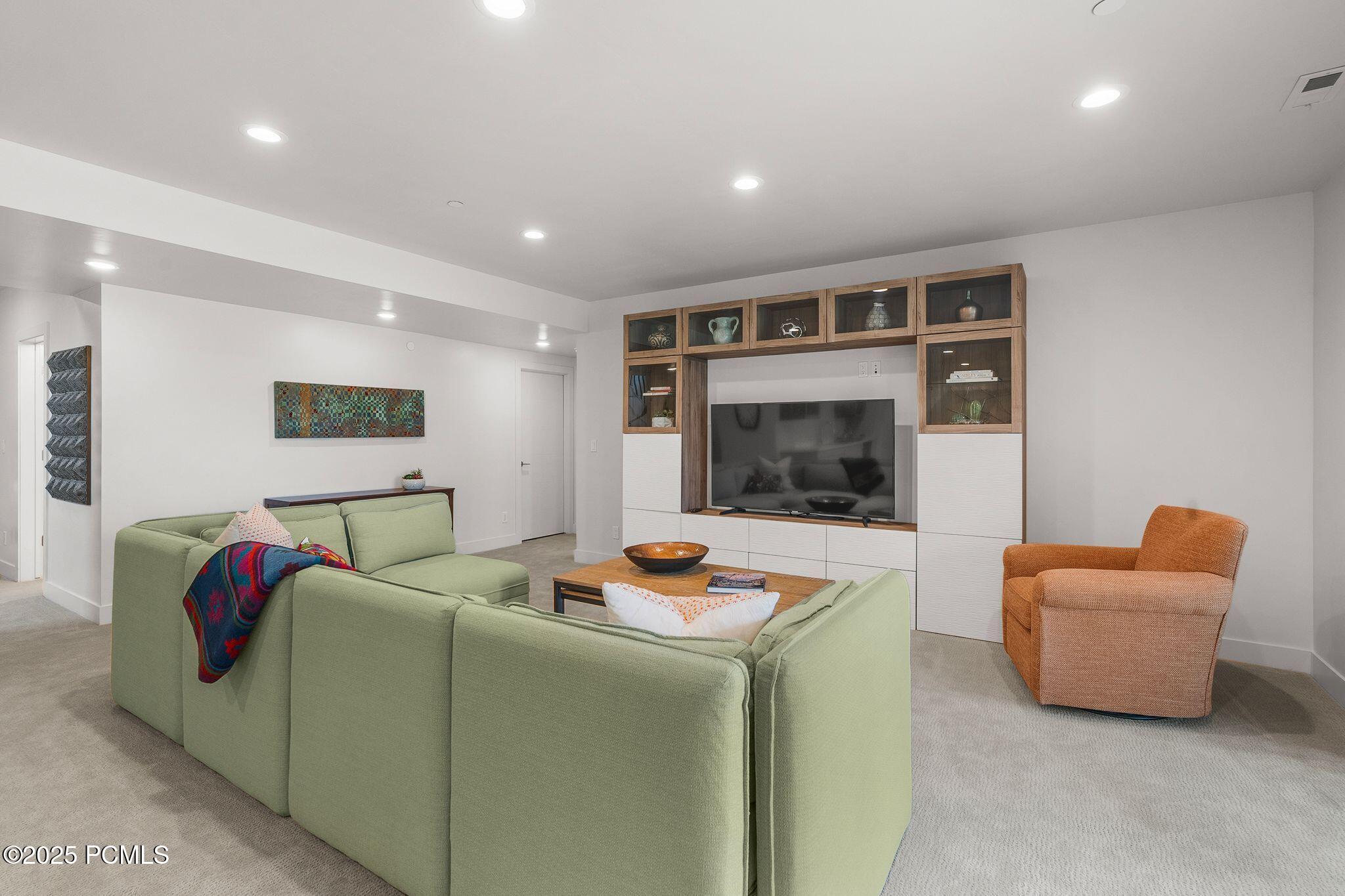 1634 E Abajo Peak Circle