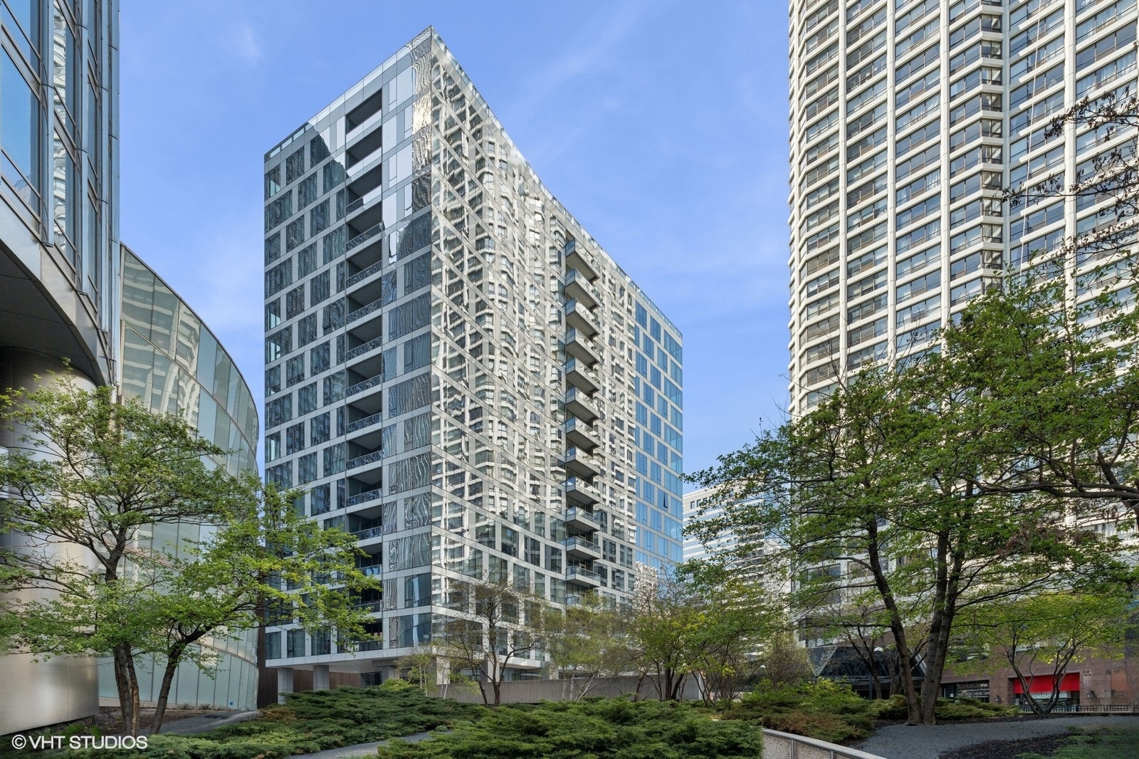 403 N Wabash Street Unit: 15B