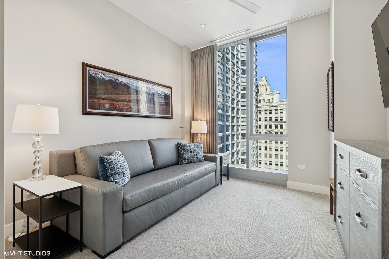 403 N Wabash Street Unit: 15B