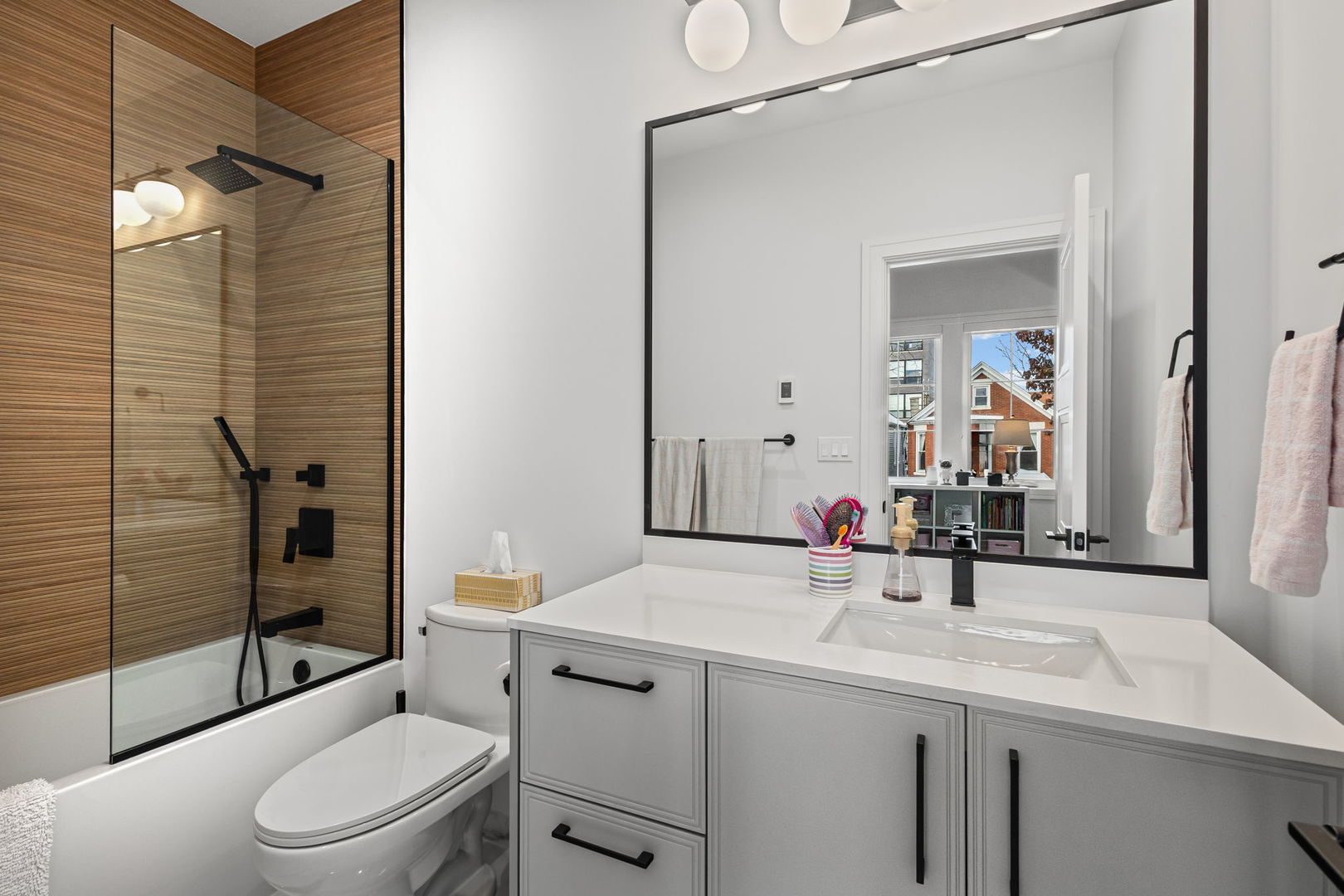 1718 N Artesian Street