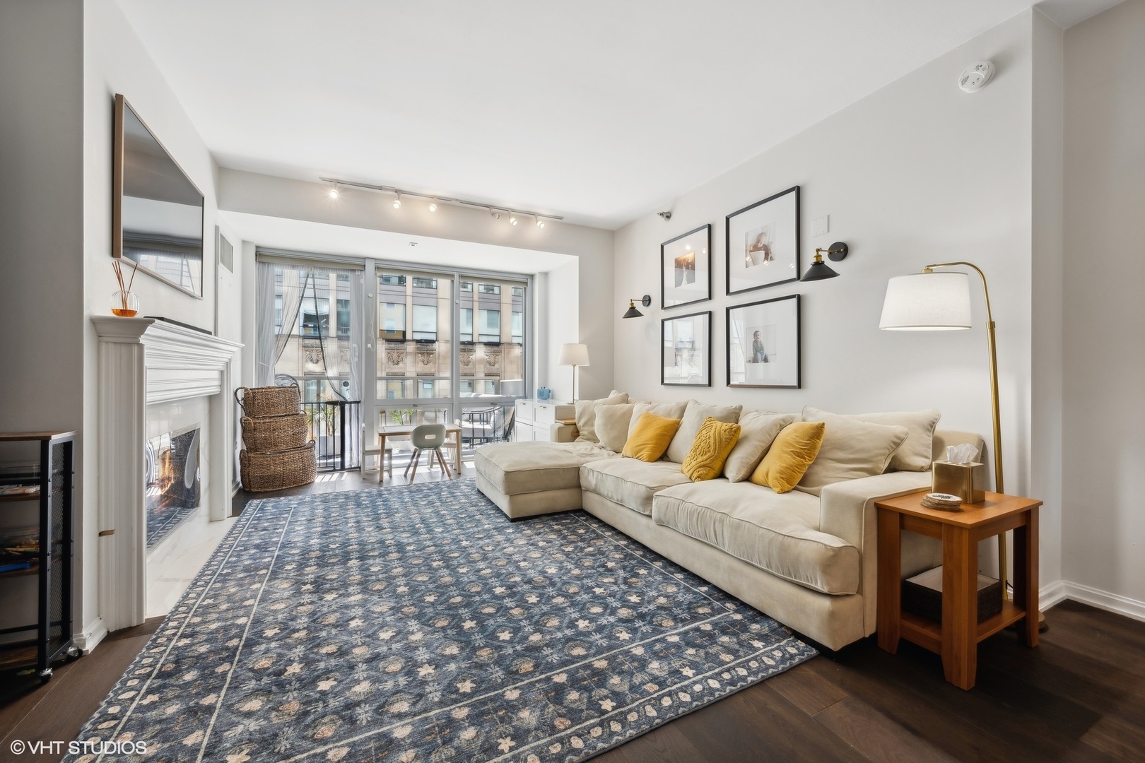 160 E Illinois Street Unit: 1102