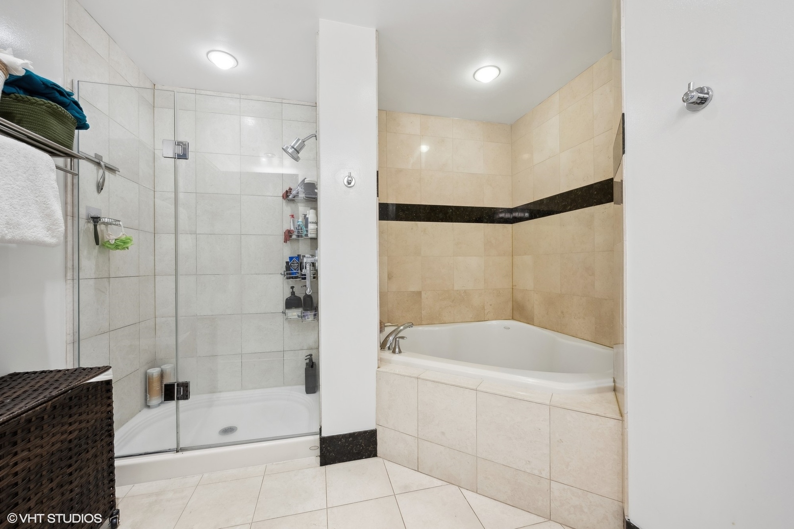 160 E Illinois Street Unit: 1102