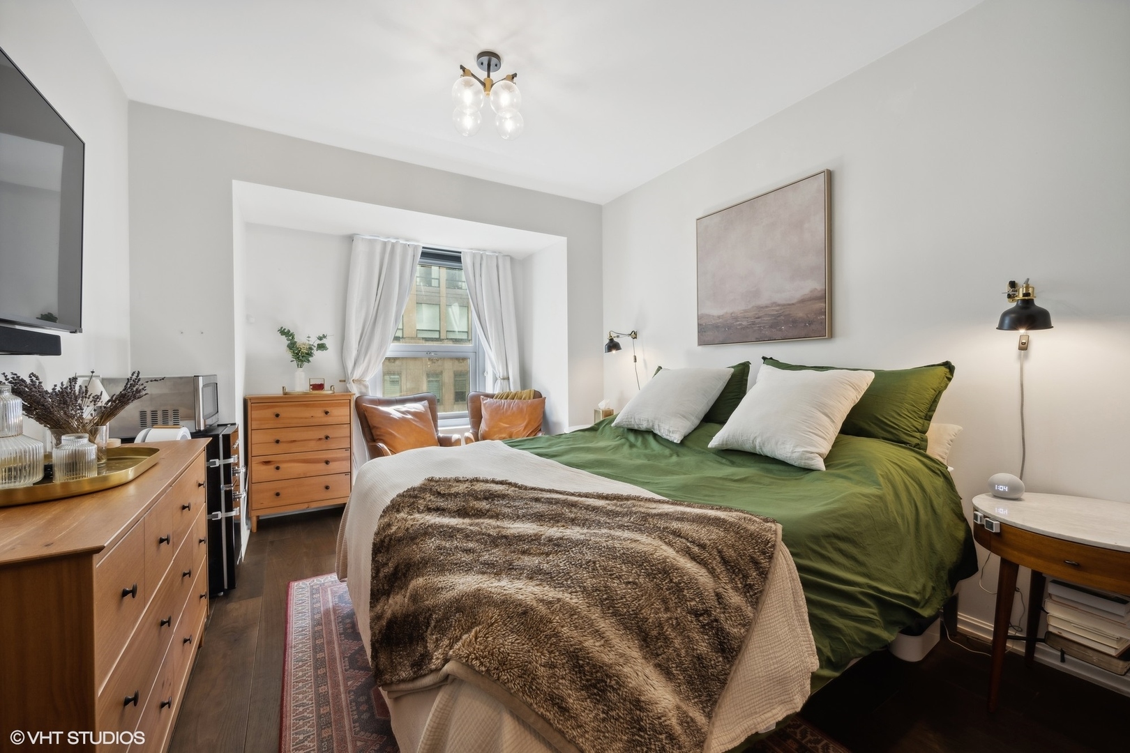 160 E Illinois Street Unit: 1102